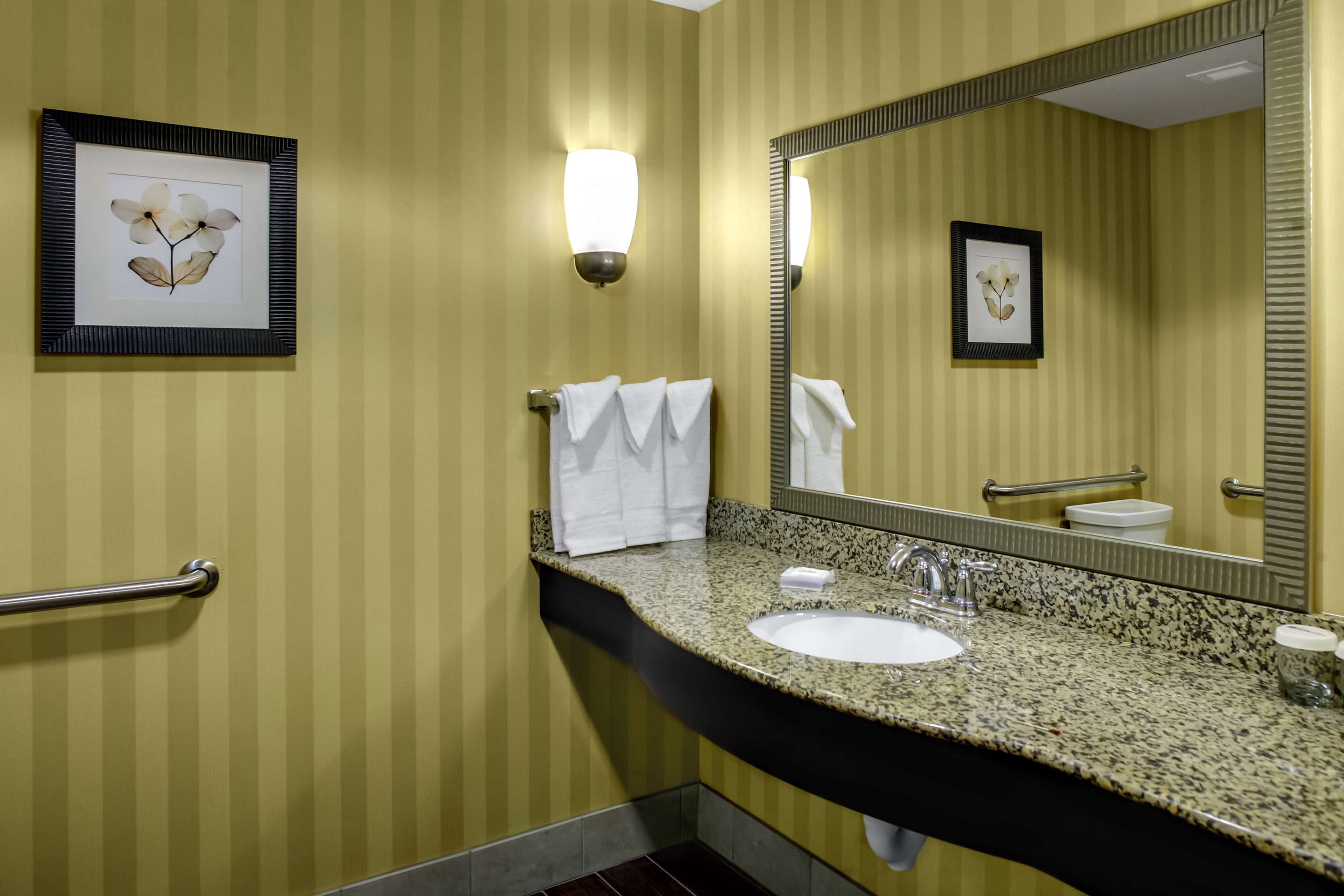 Guest room bath