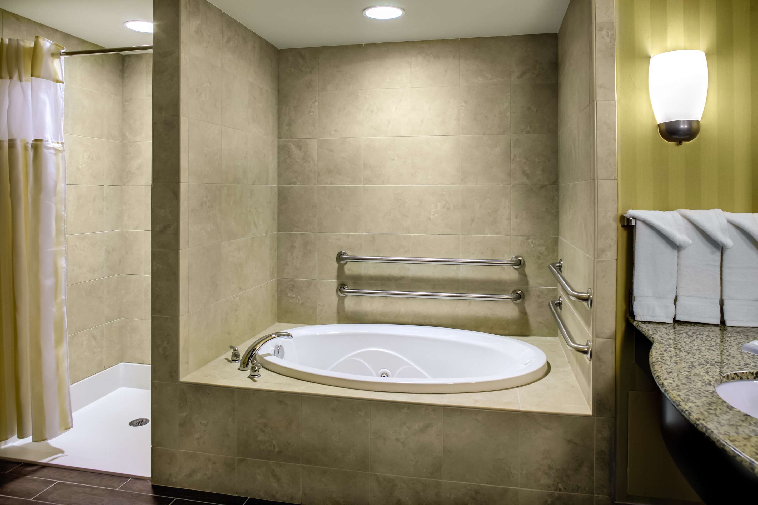 Guest room bath