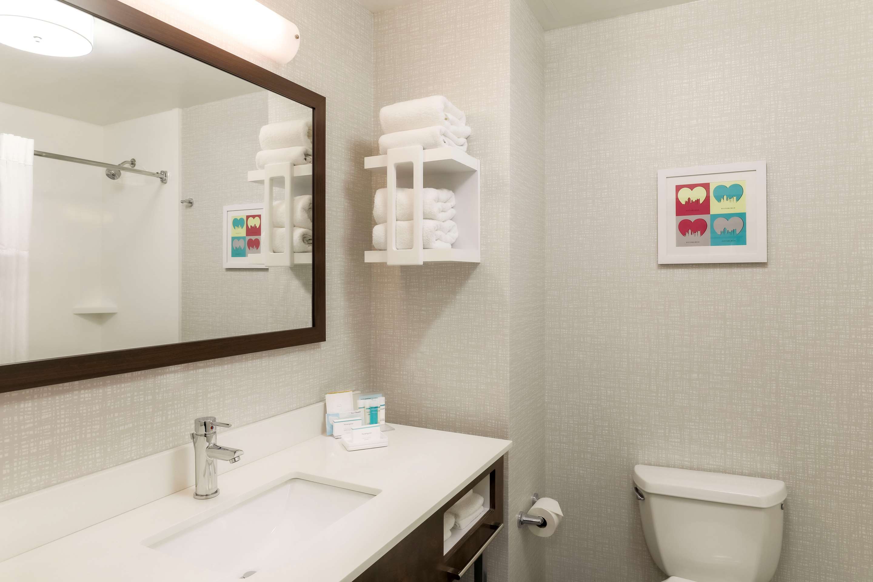Guest room bath