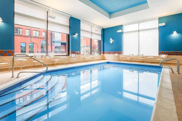 Pool - Hampton Inn & Suites Downtown Pittsburgh
