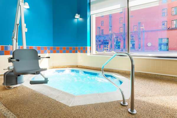Pool - Hampton Inn & Suites Downtown Pittsburgh