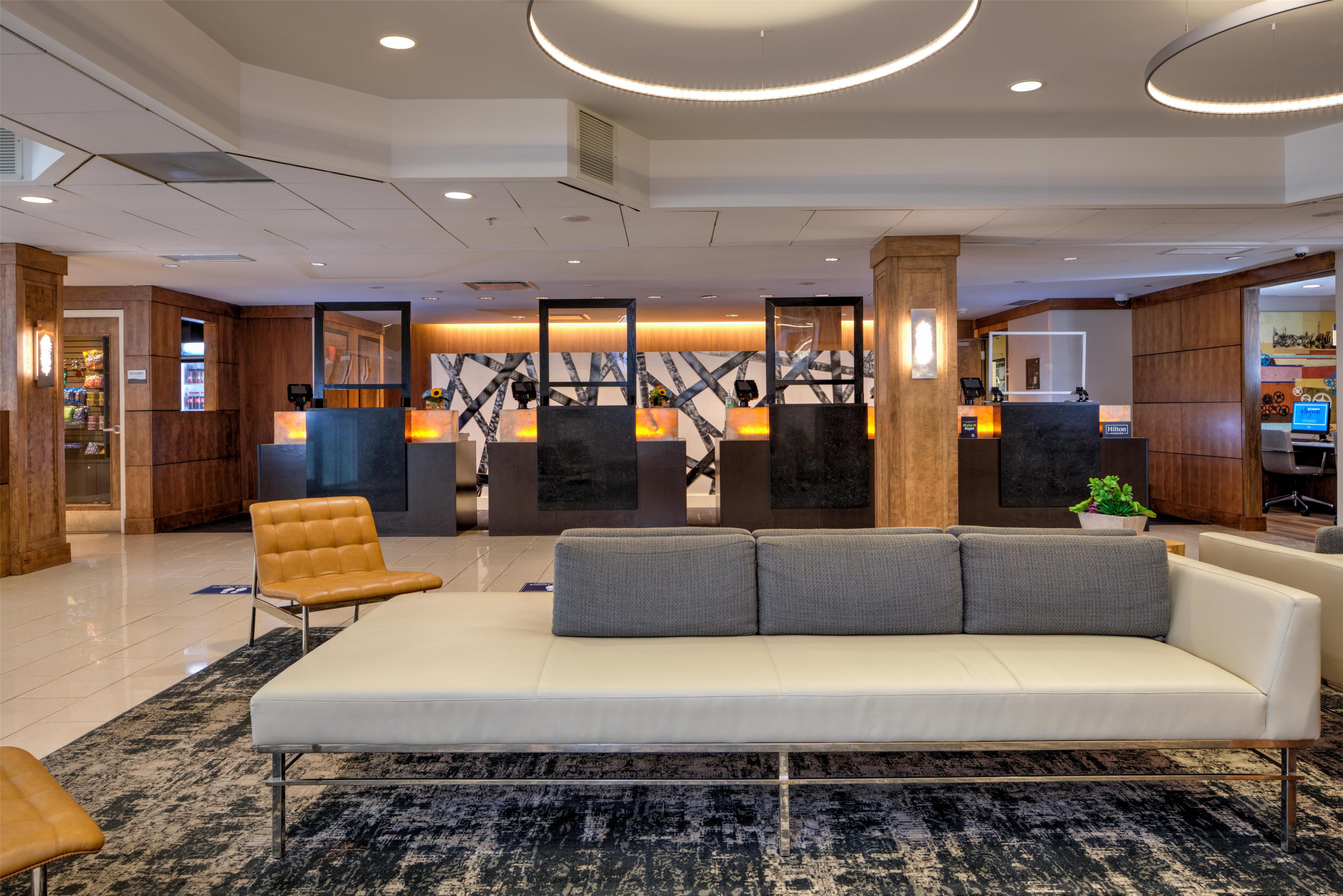 Lobby | DoubleTree by Hilton Hotel & Suites Pittsburgh Downtown