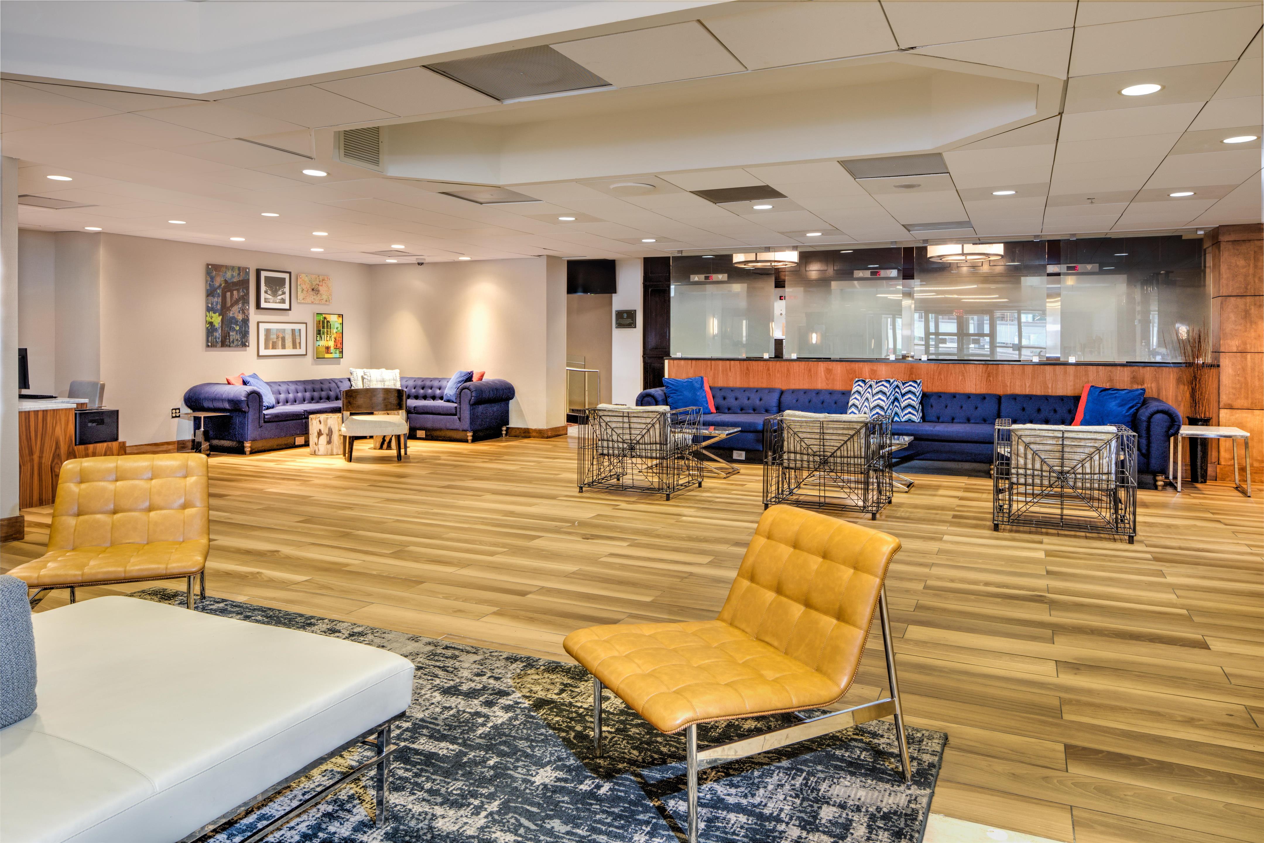 Lobby | DoubleTree by Hilton Hotel & Suites Pittsburgh Downtown
