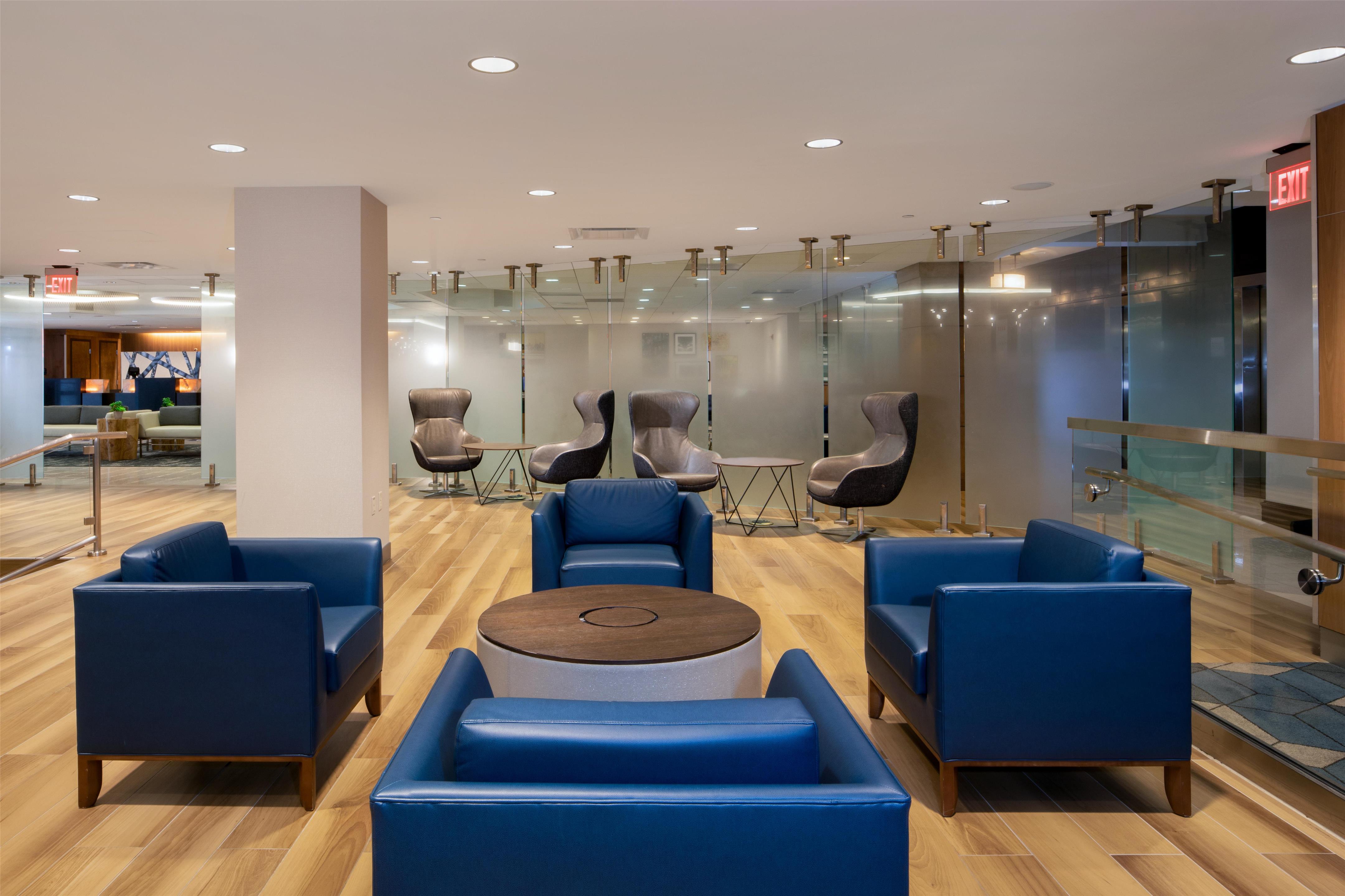 Lobby | DoubleTree by Hilton Hotel & Suites Pittsburgh Downtown