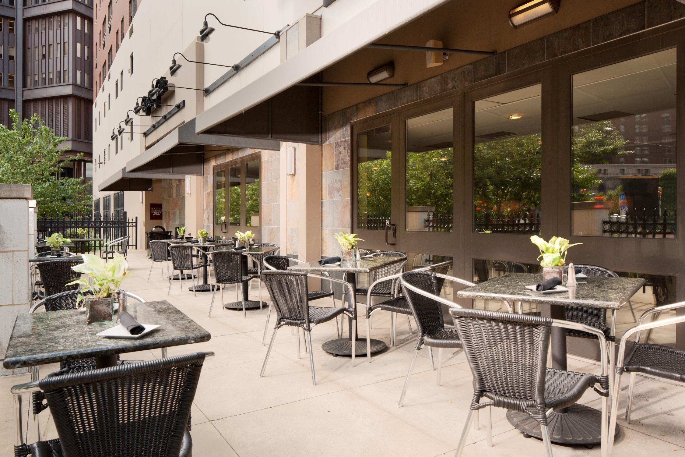 Restaurant | DoubleTree by Hilton Hotel & Suites Pittsburgh Downtown