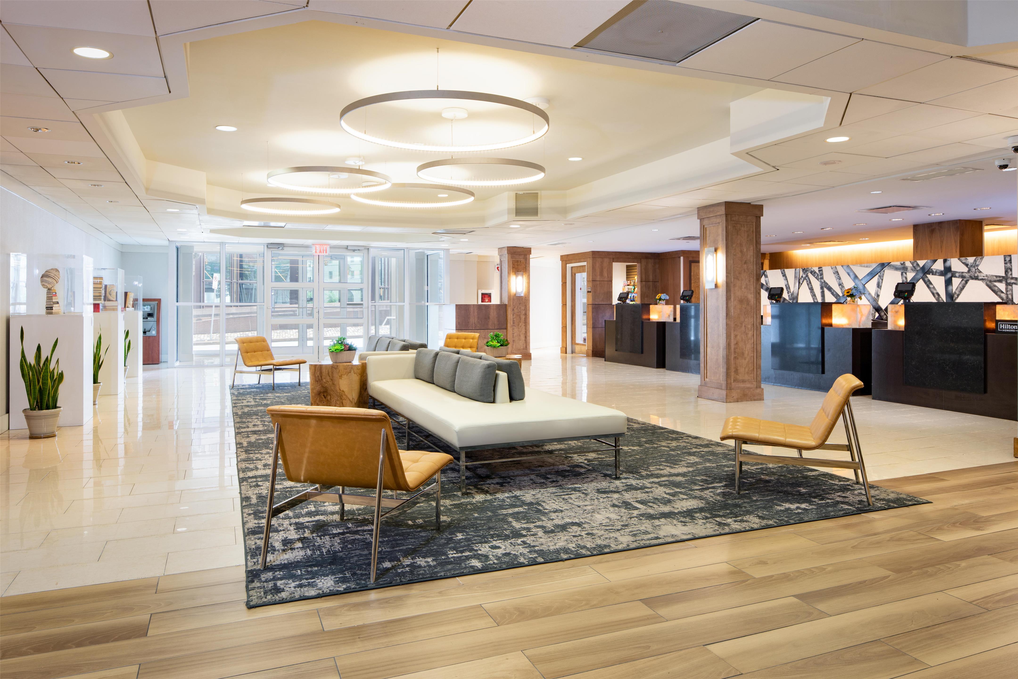 Lobby | DoubleTree by Hilton Hotel & Suites Pittsburgh Downtown