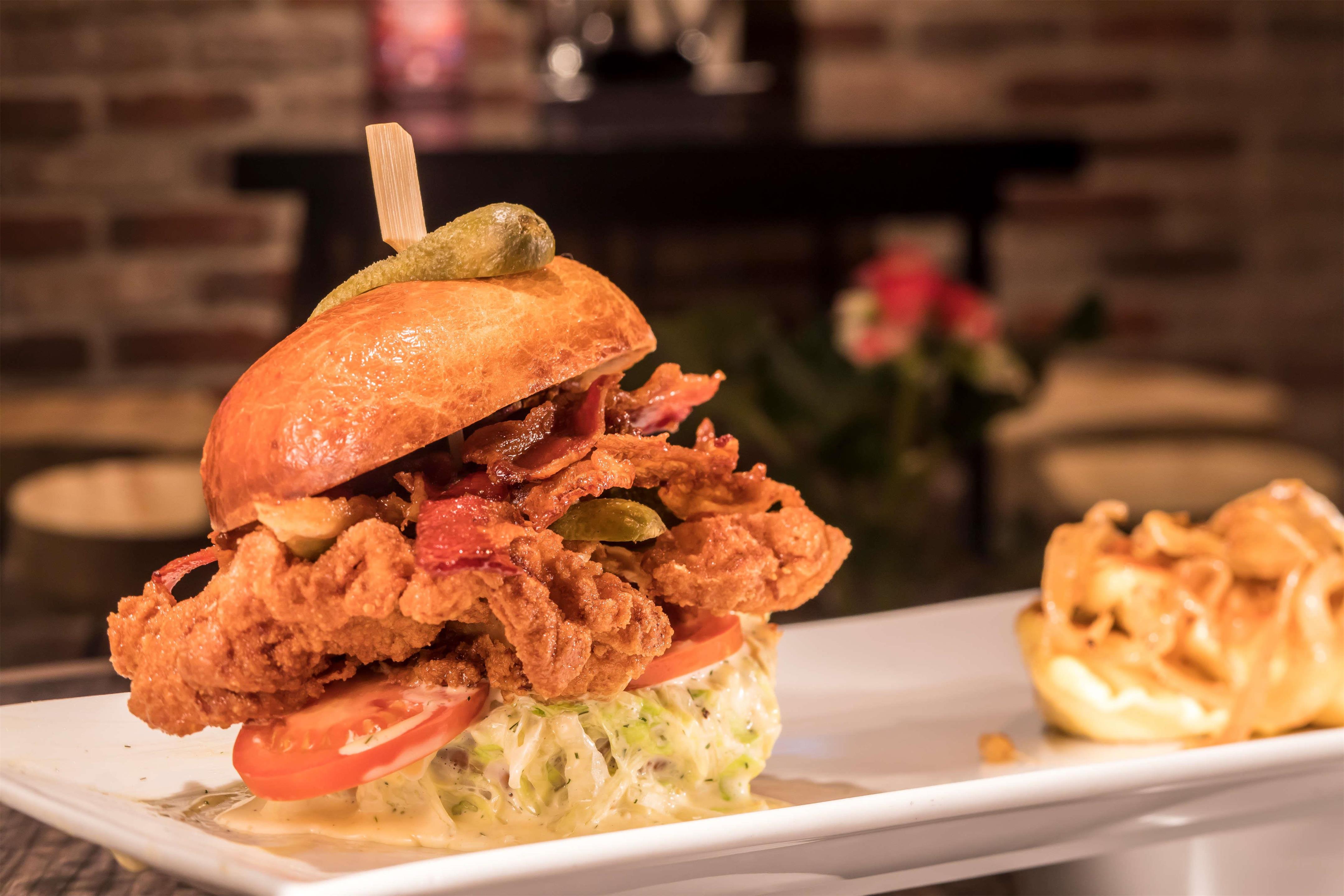 Restaurant | DoubleTree by Hilton Hotel & Suites Pittsburgh Downtown