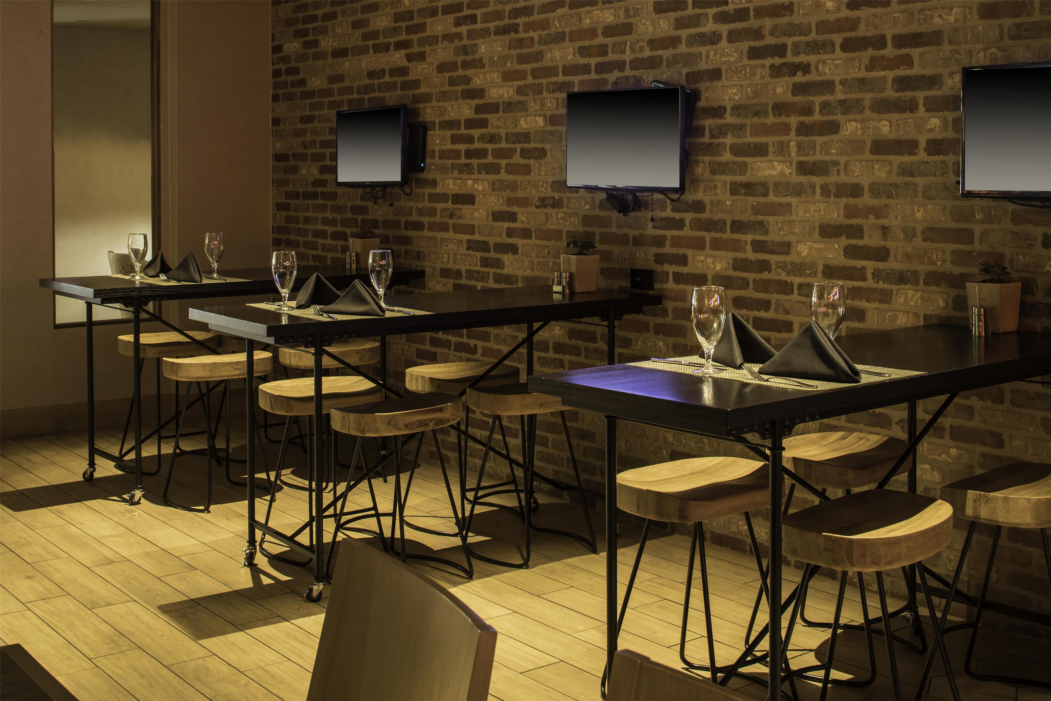 Restaurant | DoubleTree by Hilton Hotel & Suites Pittsburgh Downtown