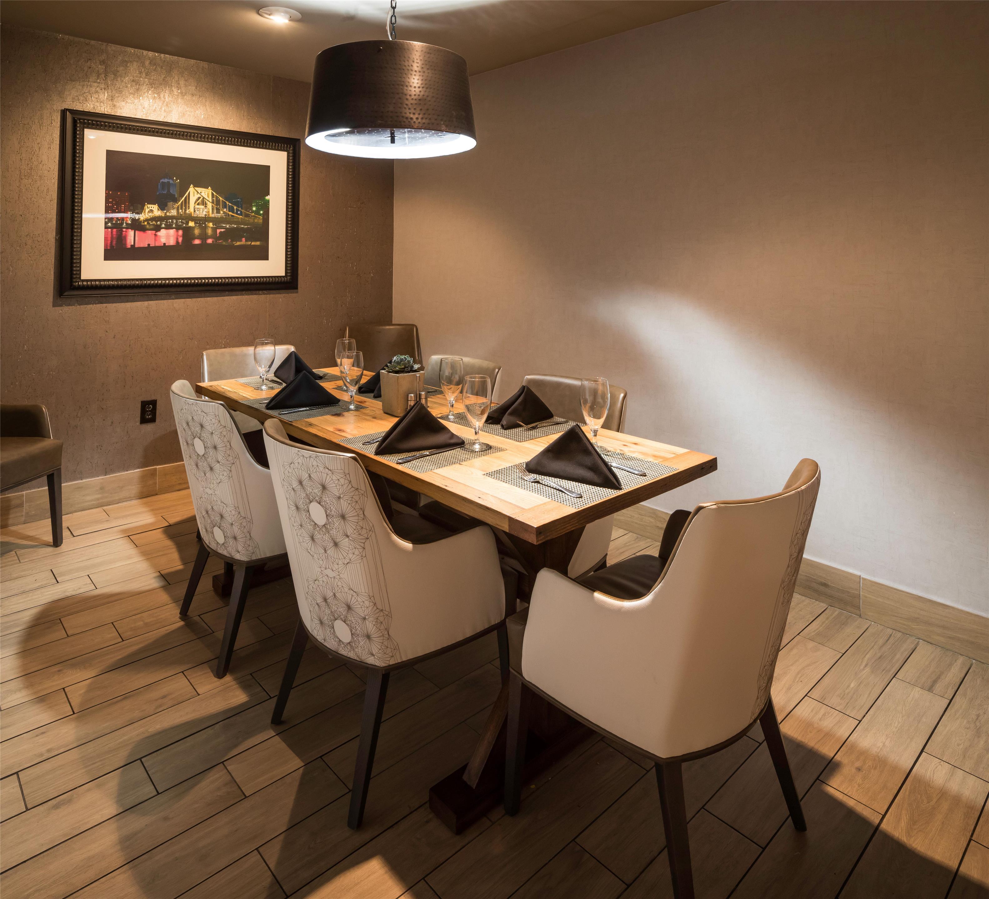 Restaurant | DoubleTree by Hilton Hotel & Suites Pittsburgh Downtown