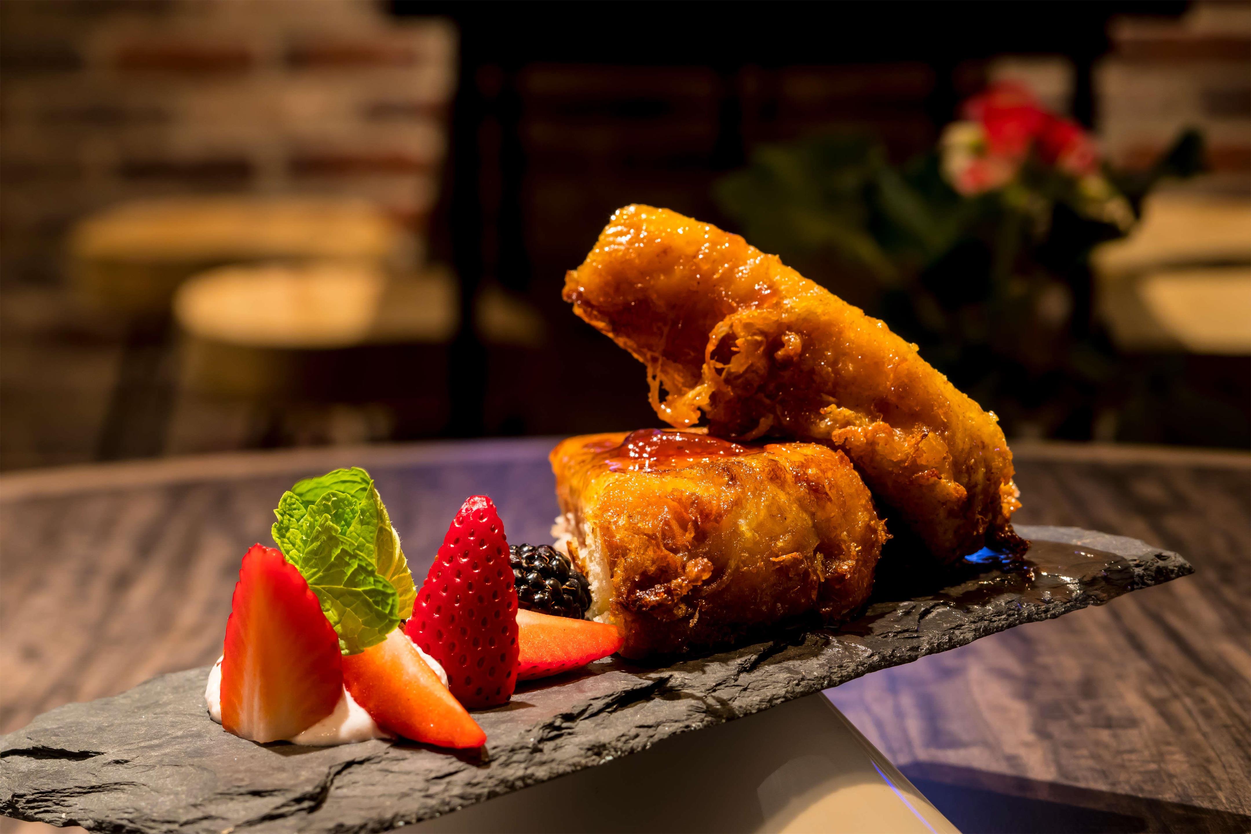 Restaurant | DoubleTree by Hilton Hotel & Suites Pittsburgh Downtown