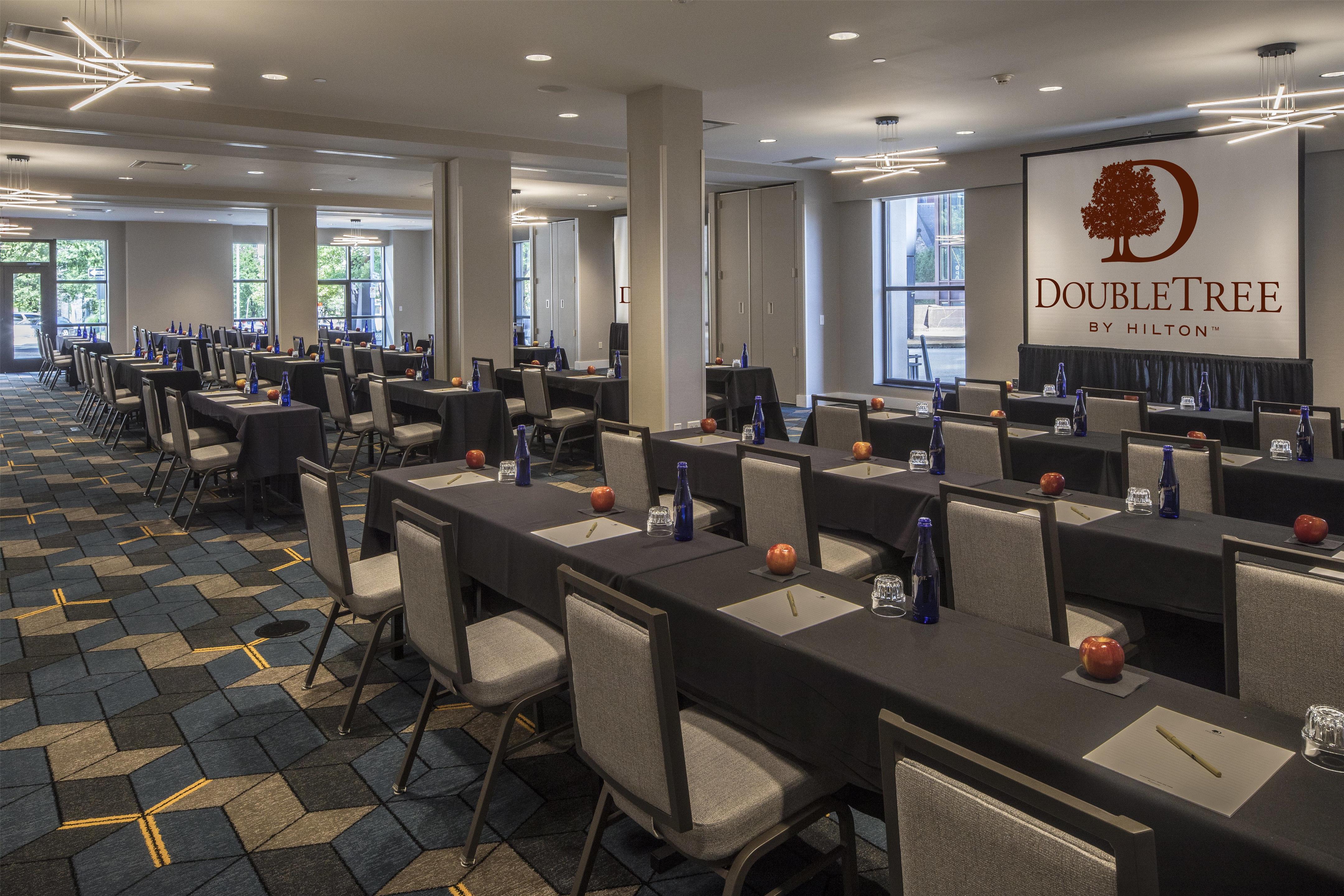 Meeting Room | DoubleTree by Hilton Hotel & Suites Pittsburgh Downtown