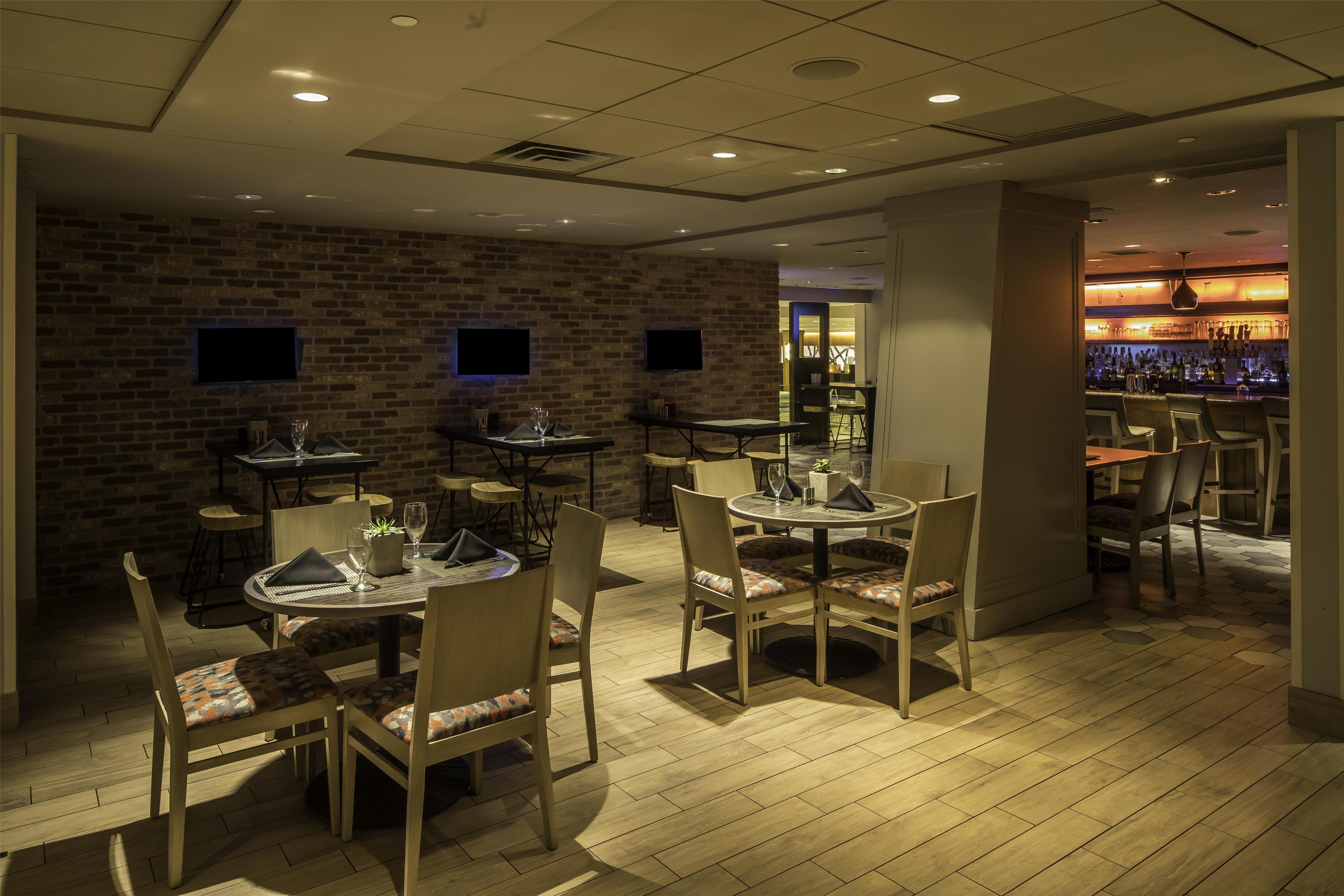 BarLounge | DoubleTree by Hilton Hotel & Suites Pittsburgh Downtown