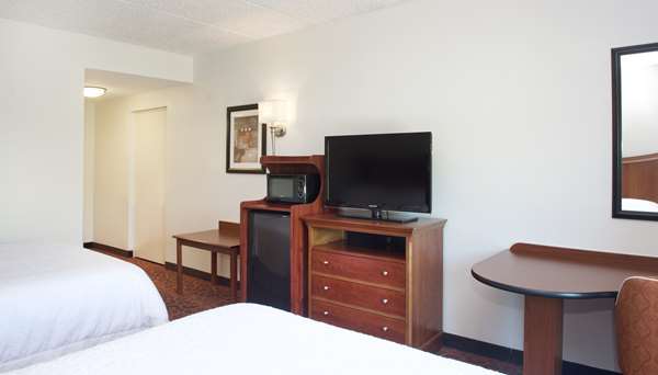  - Hampton Inn & Suites Meadowlands Washington - I-79, Exit 41