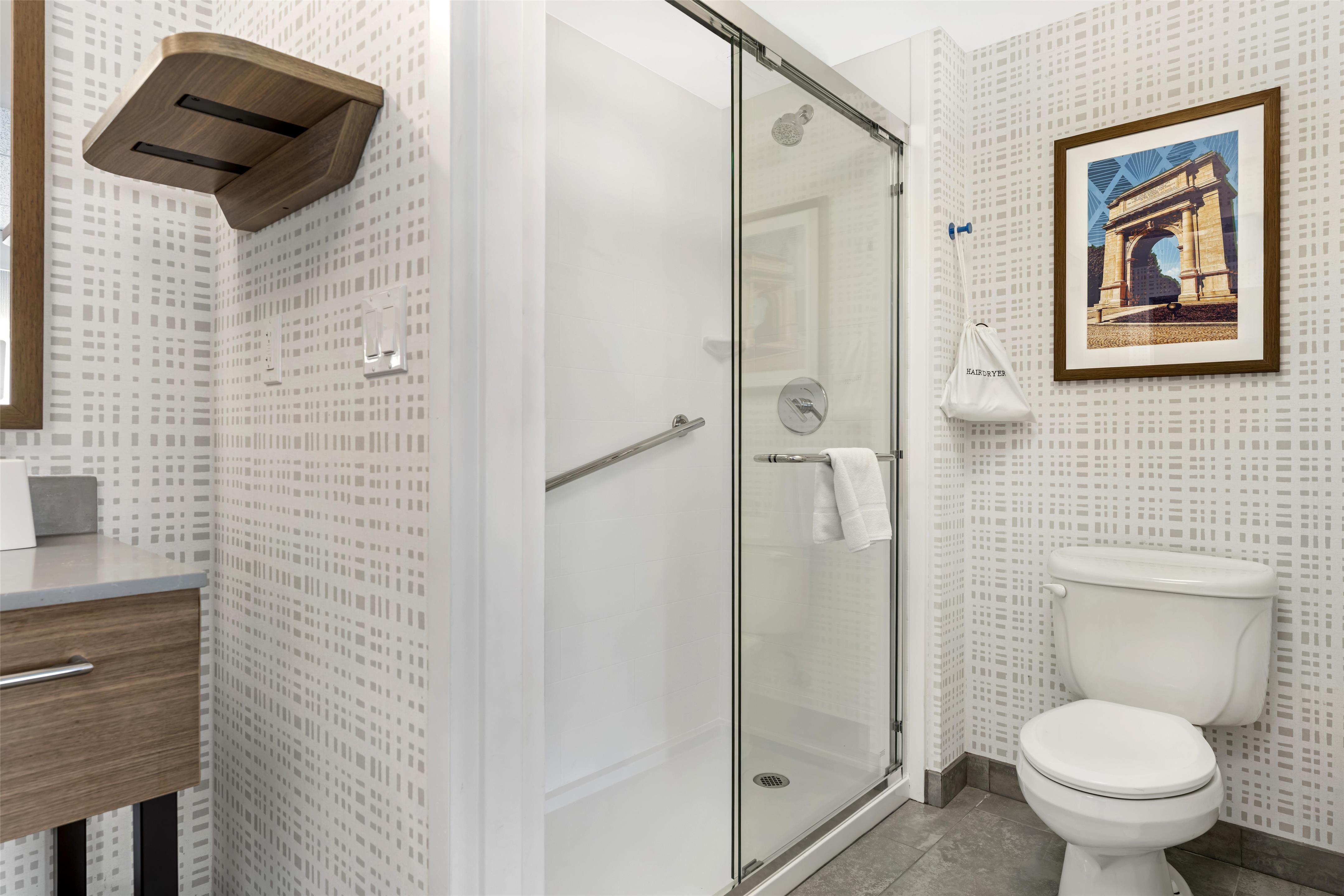 Guest room bath