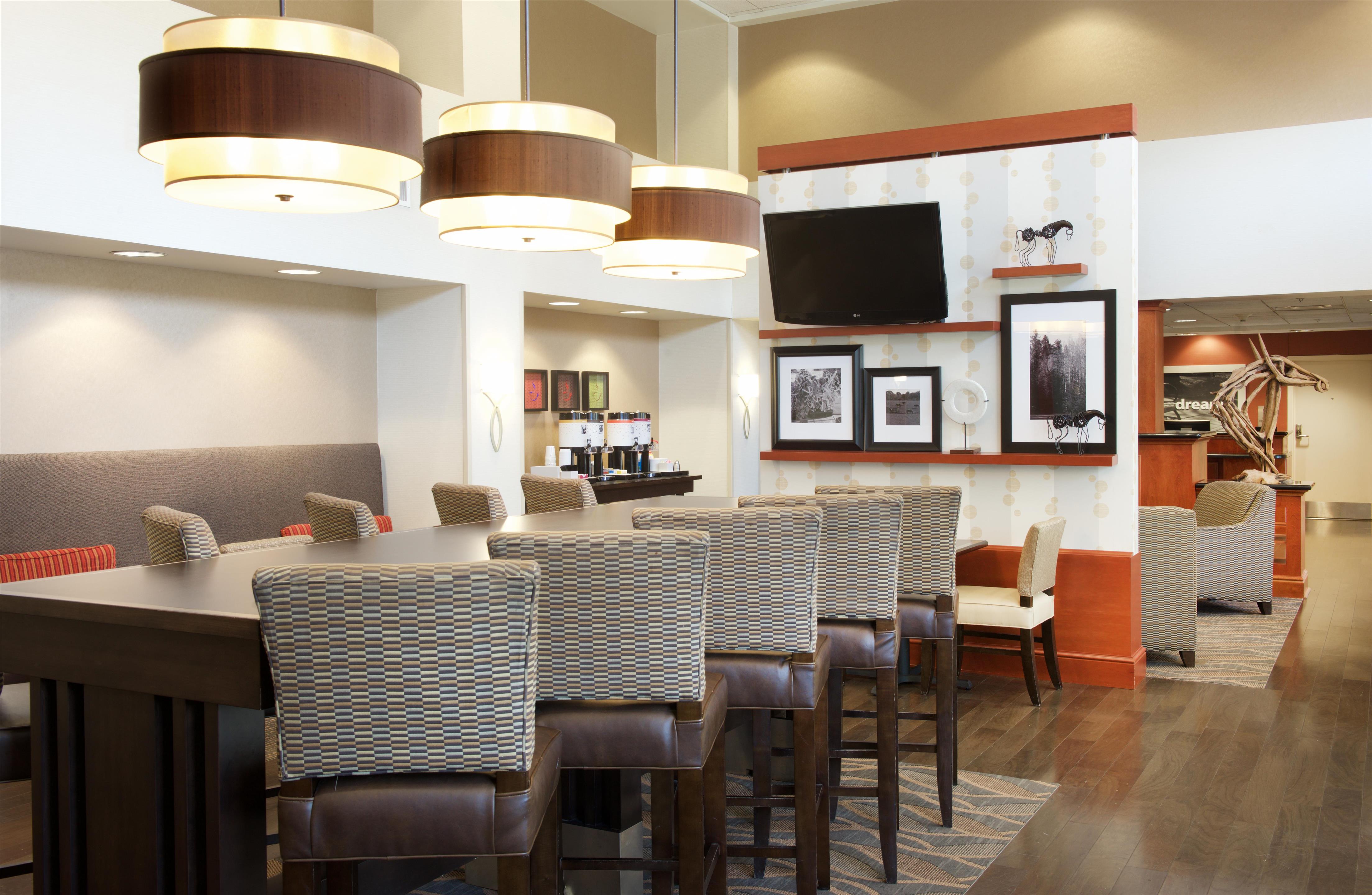 Reception | Hampton Inn & Suites Pittsburgh-Meadow Lands