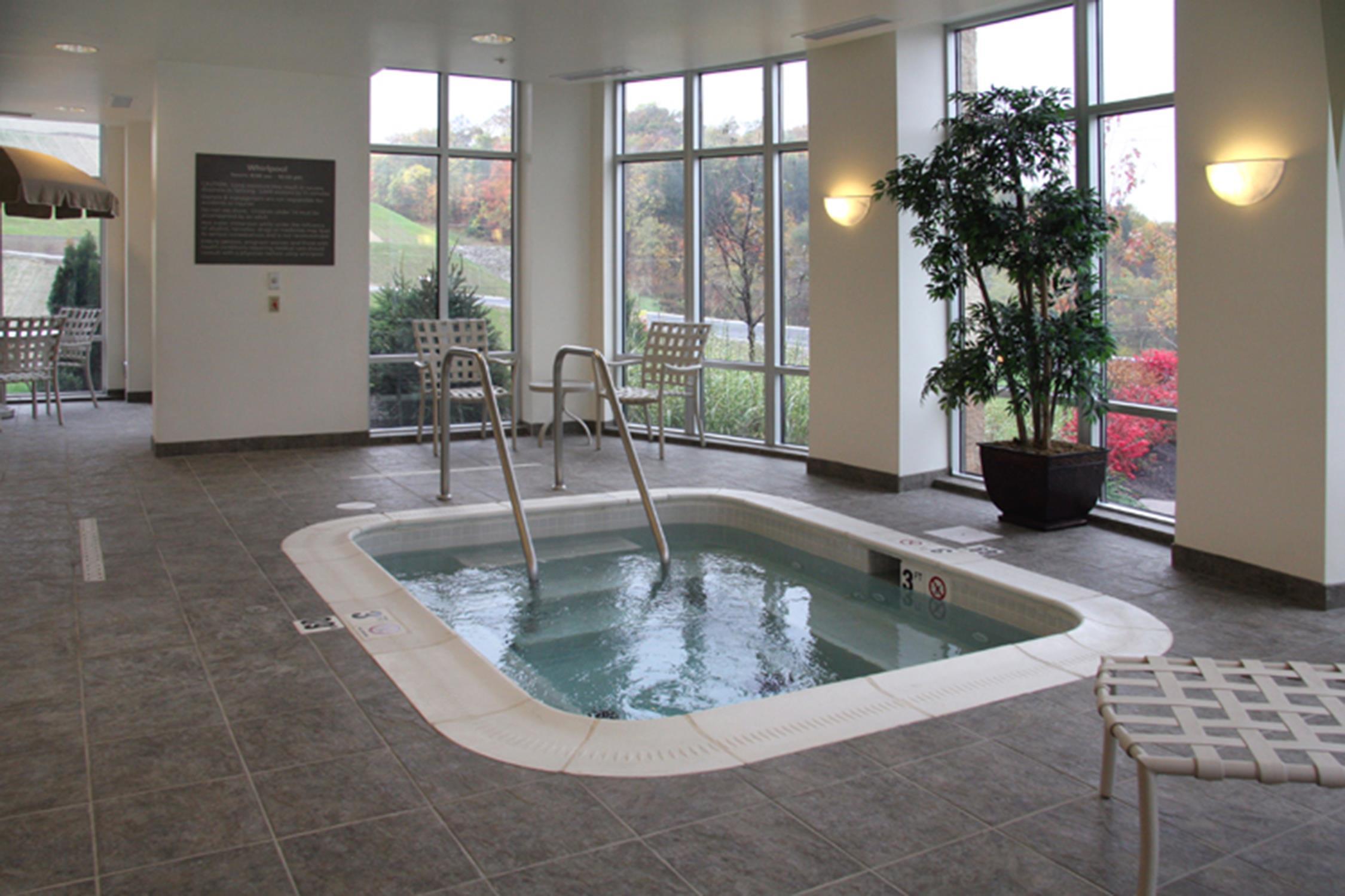 Pool | Hampton Inn & Suites Pittsburgh-Meadow Lands