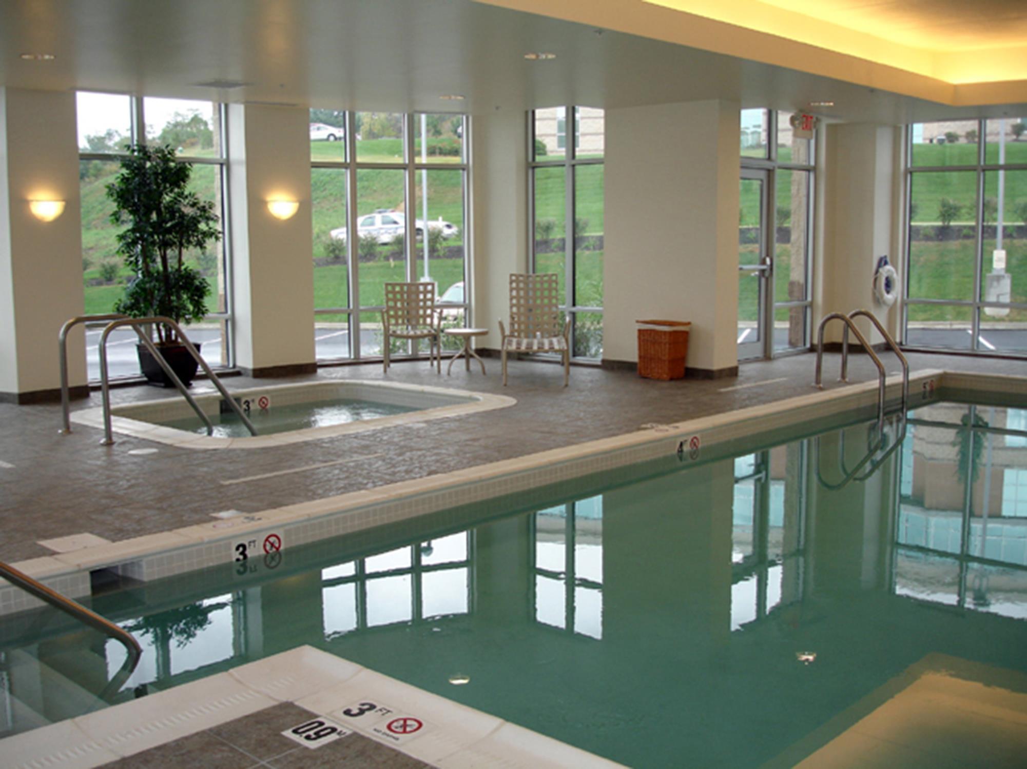 Pool | Hampton Inn & Suites Pittsburgh-Meadow Lands