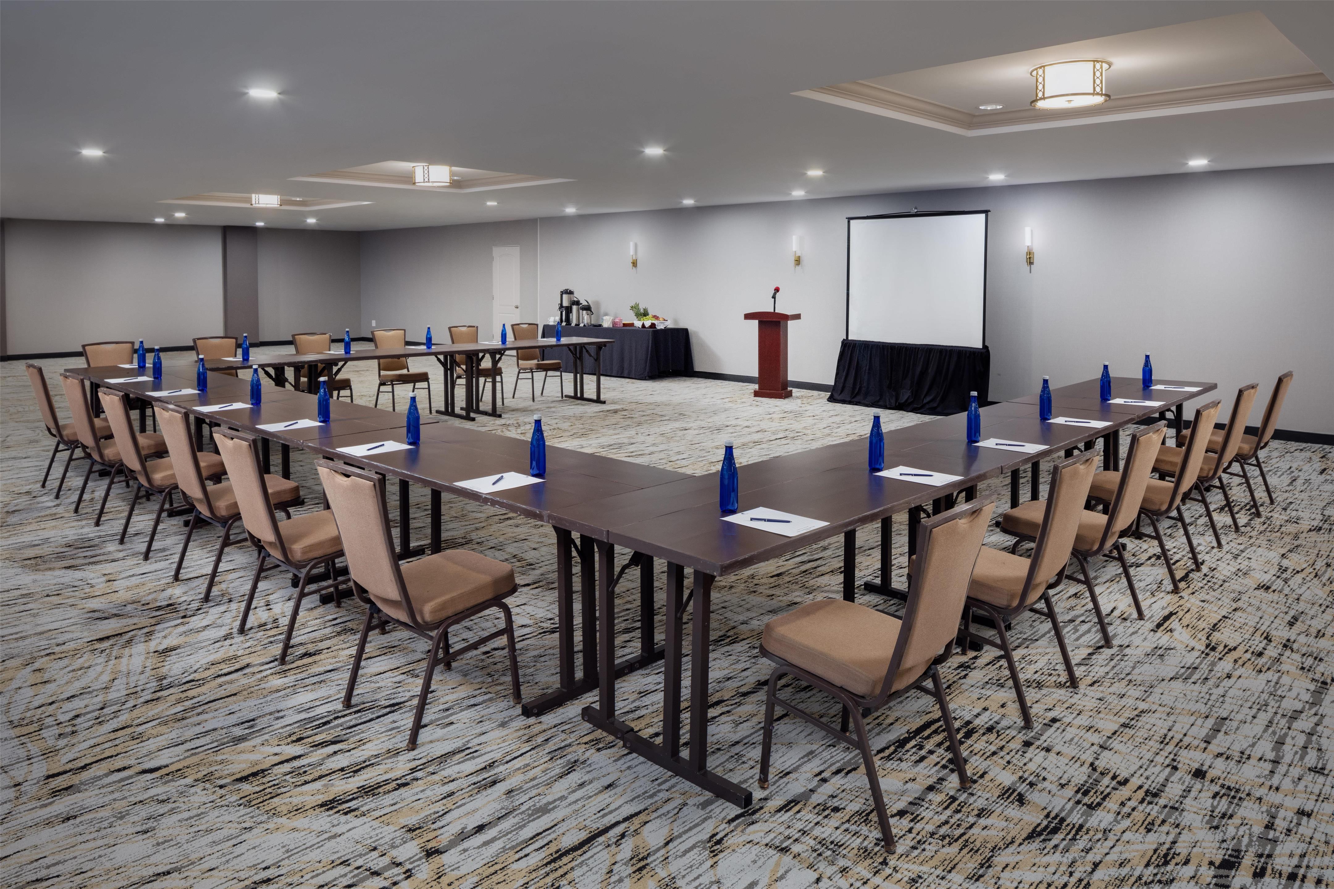 Meeting Room | DoubleTree by Hilton Pittsburgh - Meadow Lands