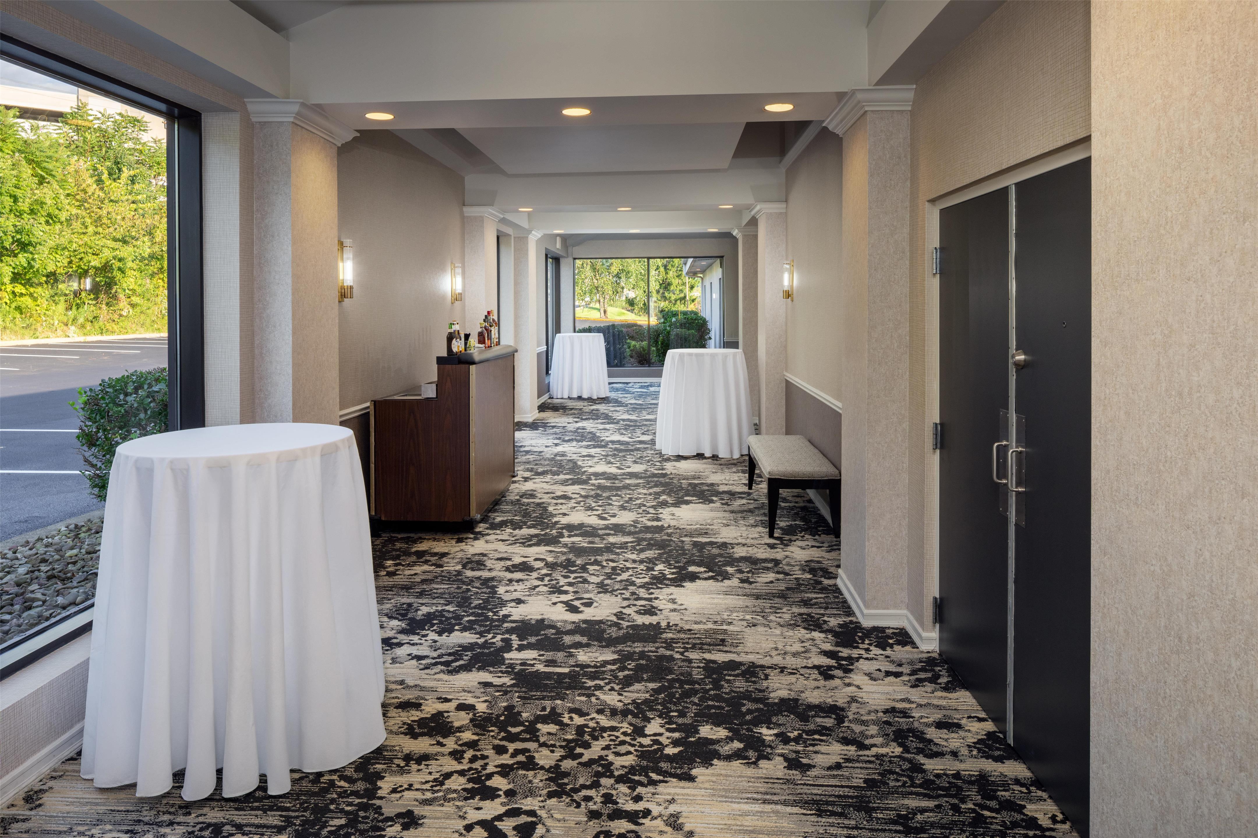 Meeting Room | DoubleTree by Hilton Pittsburgh - Meadow Lands