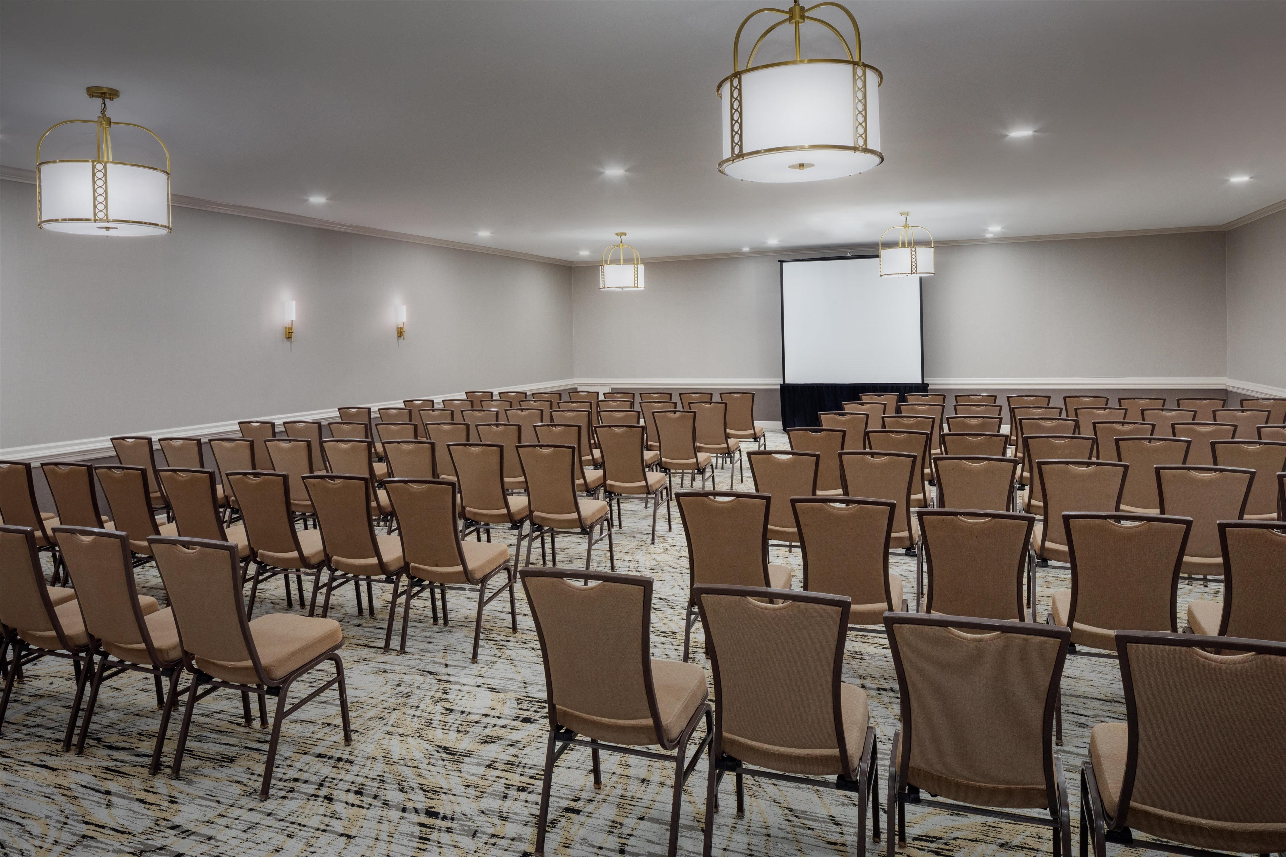 Meeting Room | DoubleTree by Hilton Pittsburgh - Meadow Lands
