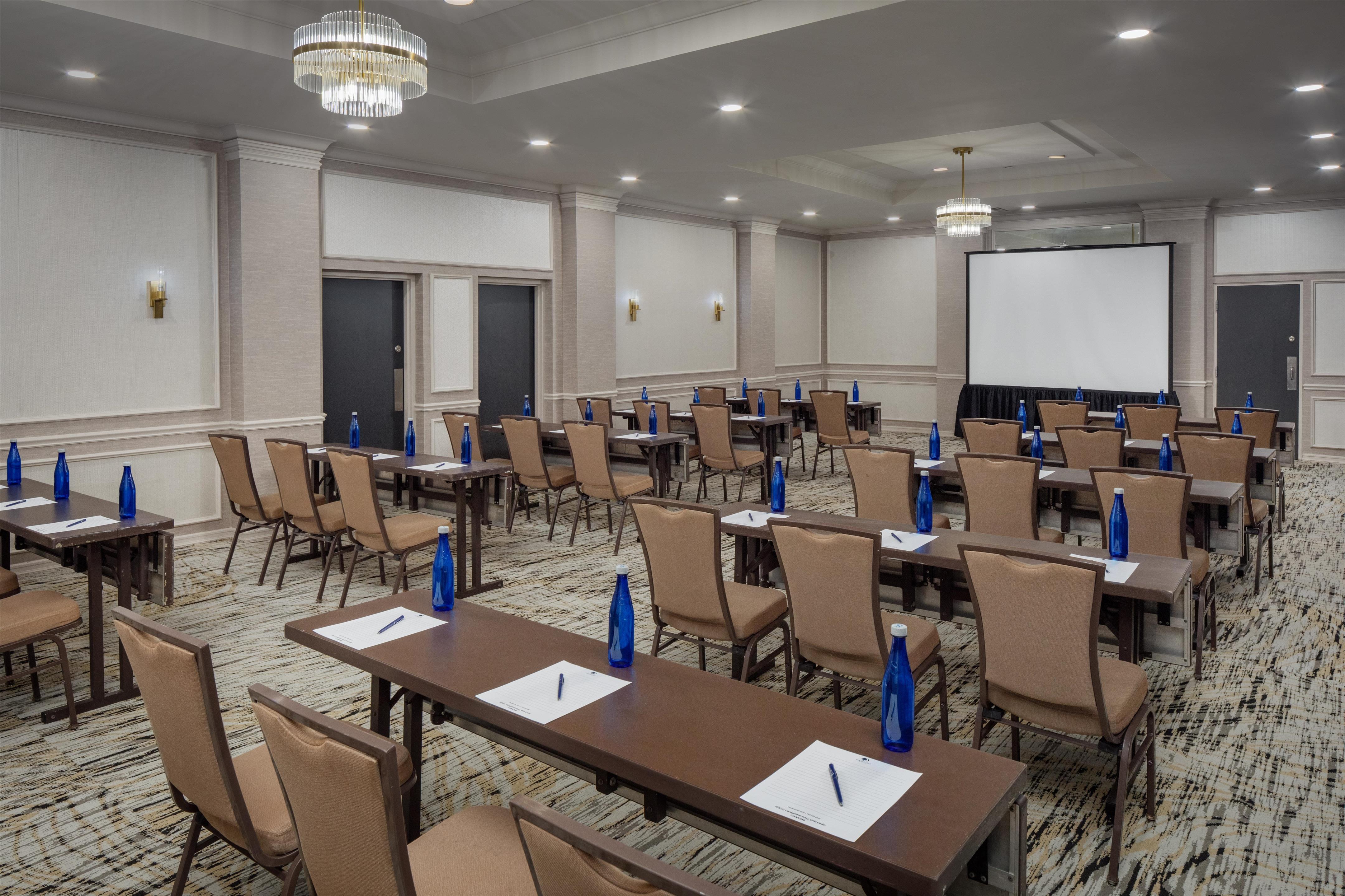 Meeting Room | DoubleTree by Hilton Pittsburgh - Meadow Lands