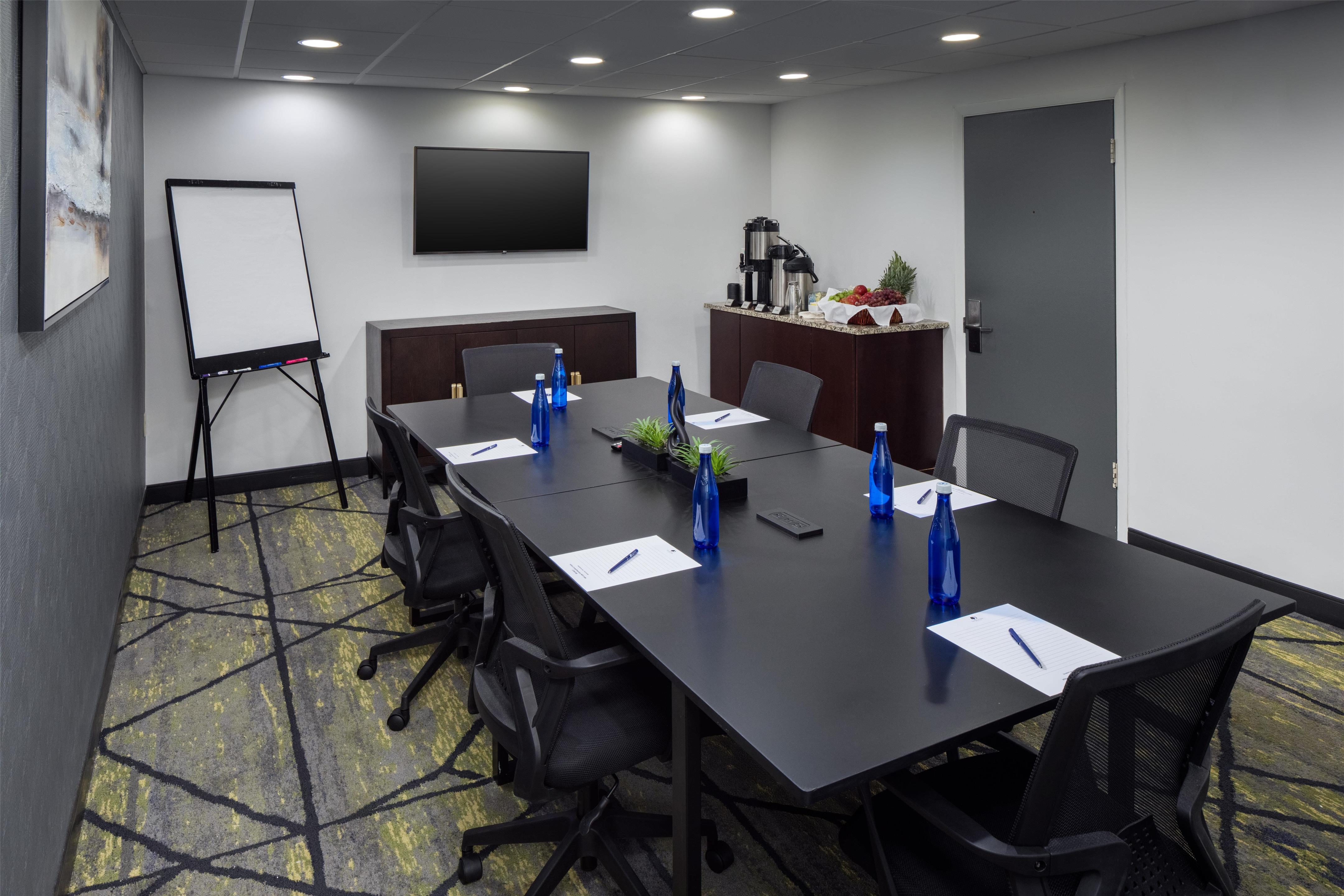 Meeting Room | DoubleTree by Hilton Pittsburgh - Meadow Lands