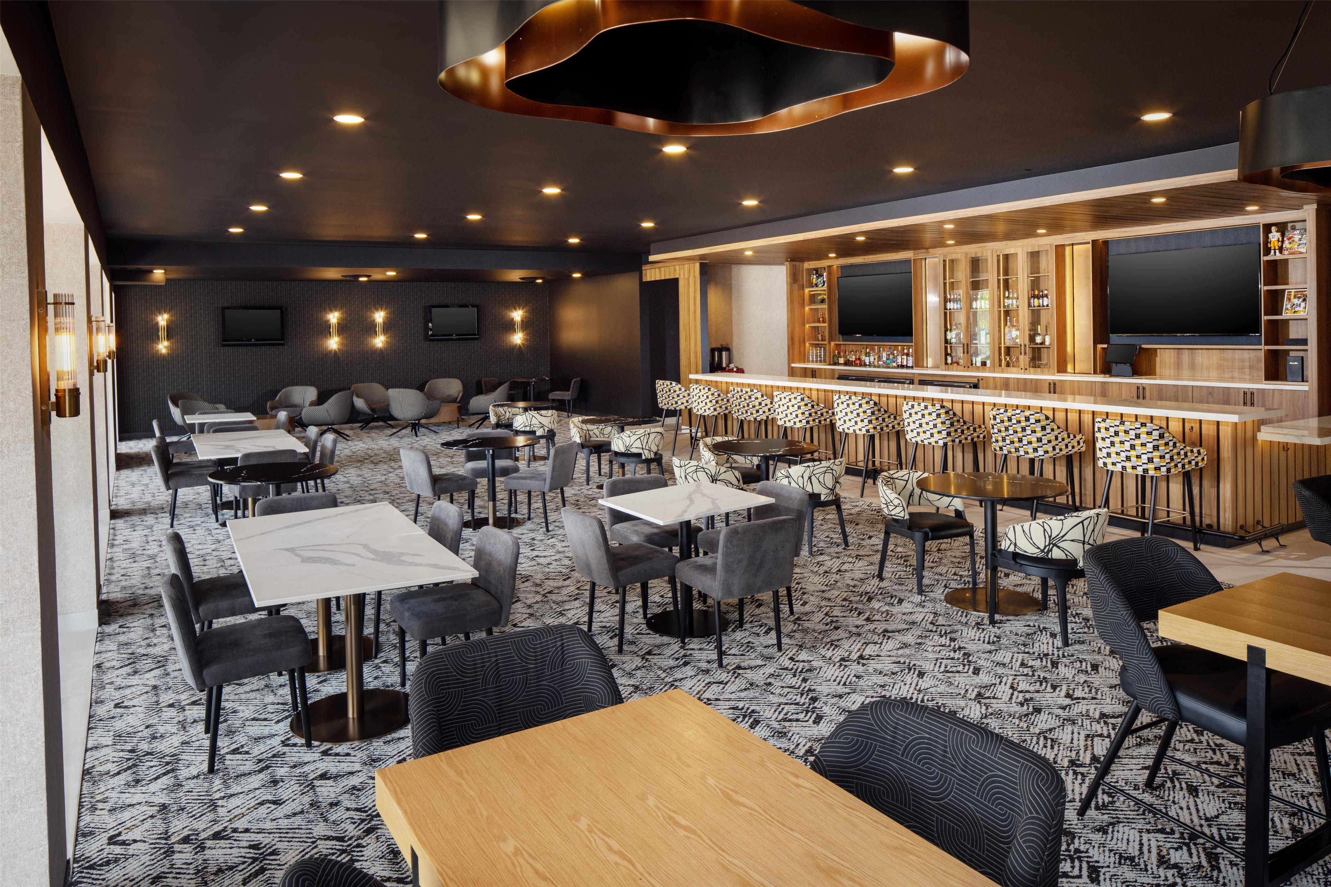 BarLounge | DoubleTree by Hilton Pittsburgh - Meadow Lands