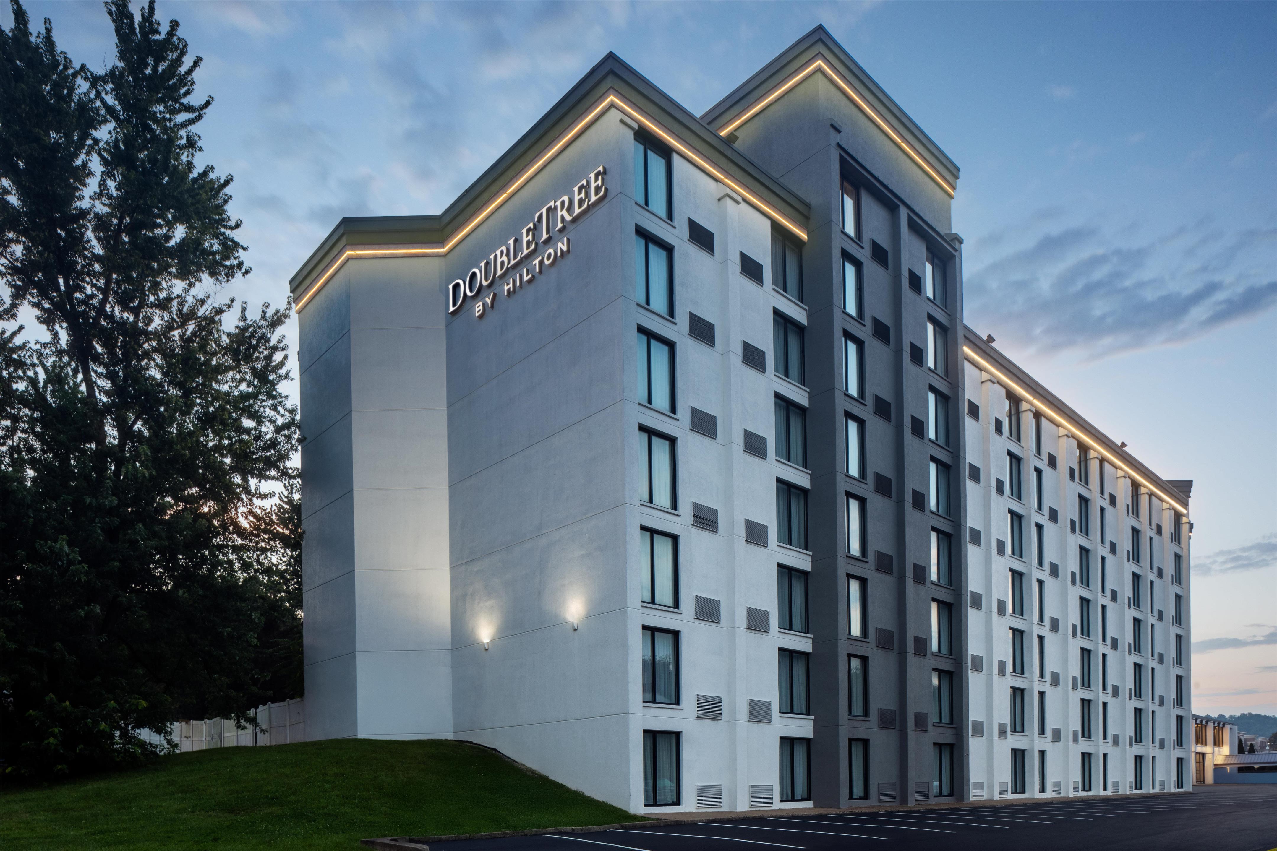 Exterior | DoubleTree by Hilton Pittsburgh - Meadow Lands