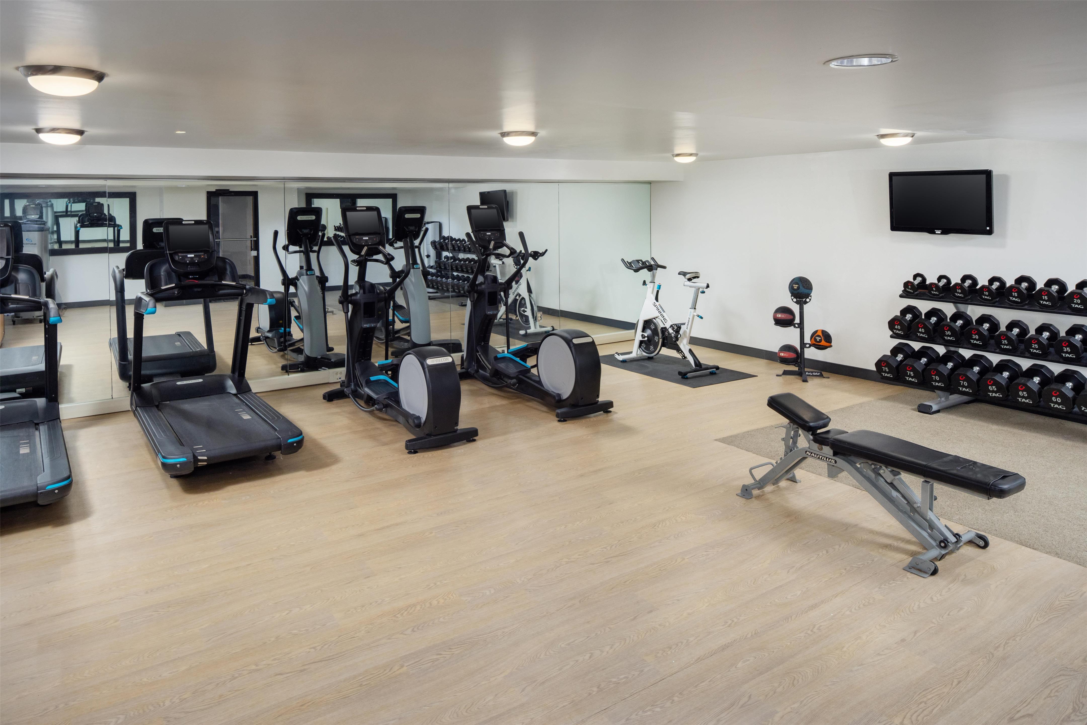 Health club fitness center gym | DoubleTree by Hilton Pittsburgh - Meadow Lands