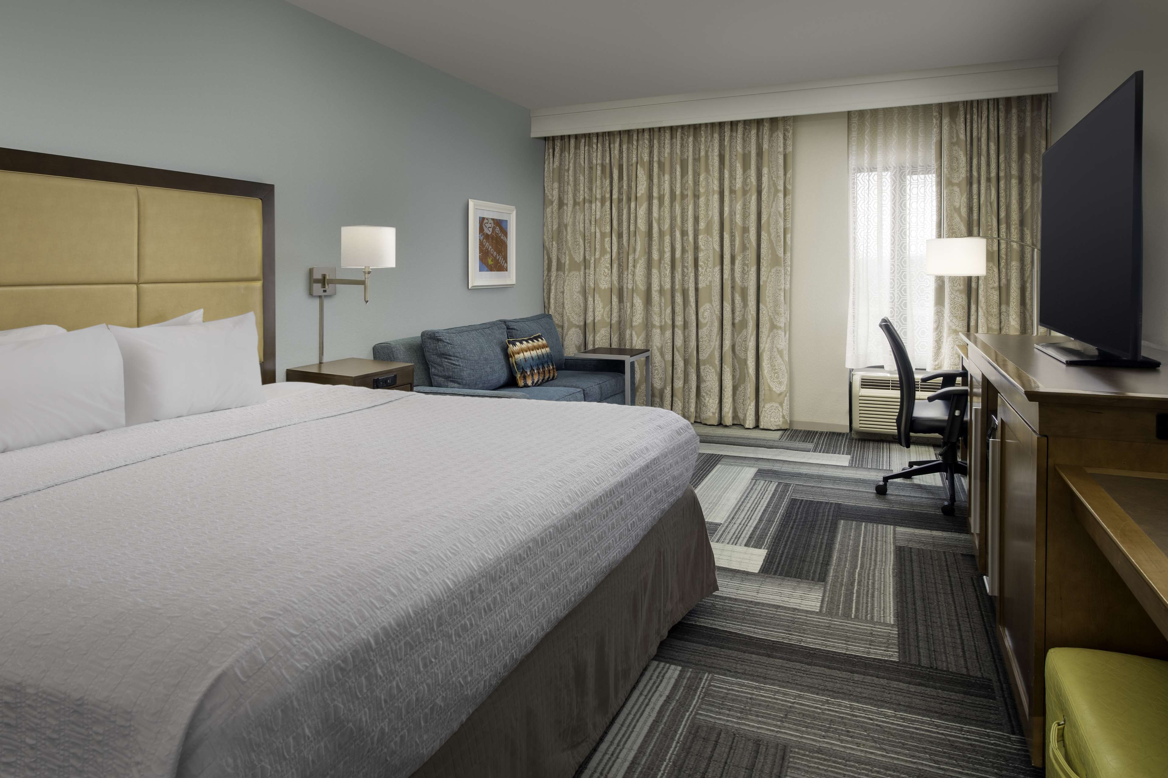 Hampton Inn by Hilton Pittsburgh/Monroeville Room Type - 1 KING SOFABED FRIDGE NS