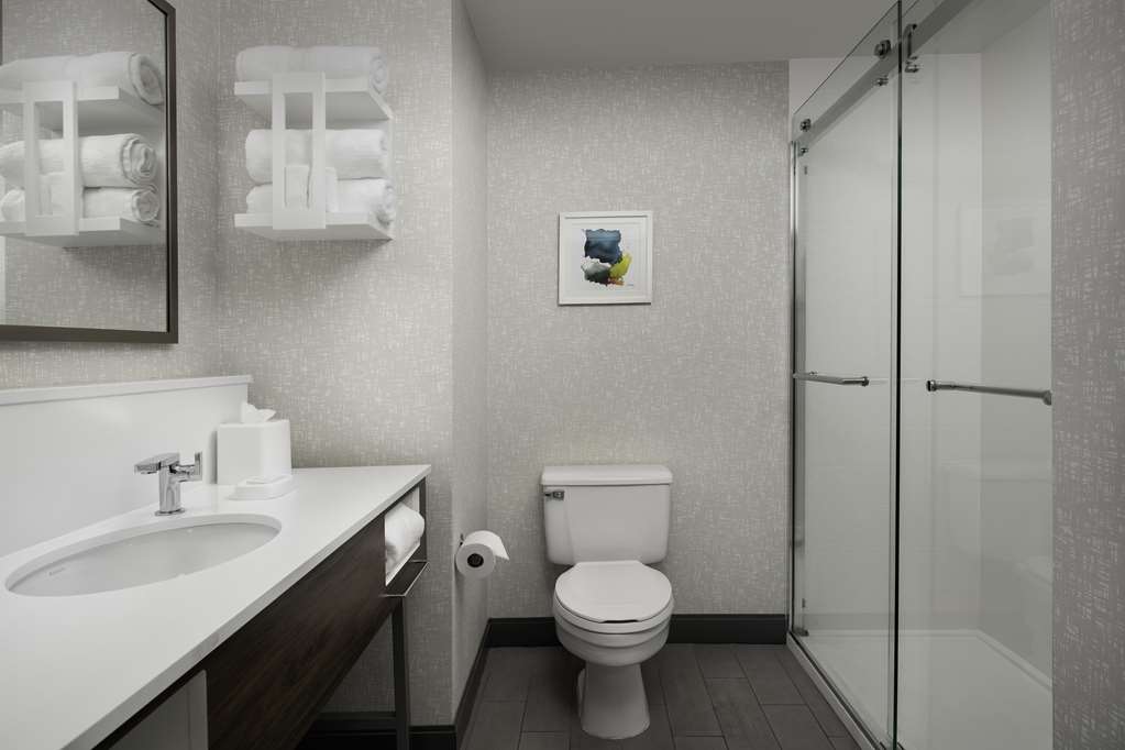 Hampton Inn by Hilton Pittsburgh/Monroeville - Tap to explore photos