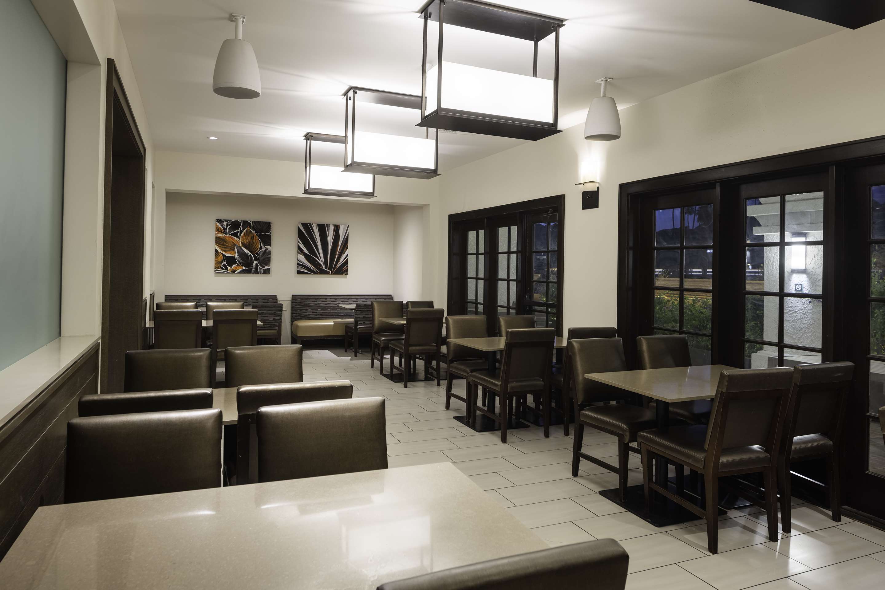 Restaurant | Embassy Suites by Hilton Palm Desert