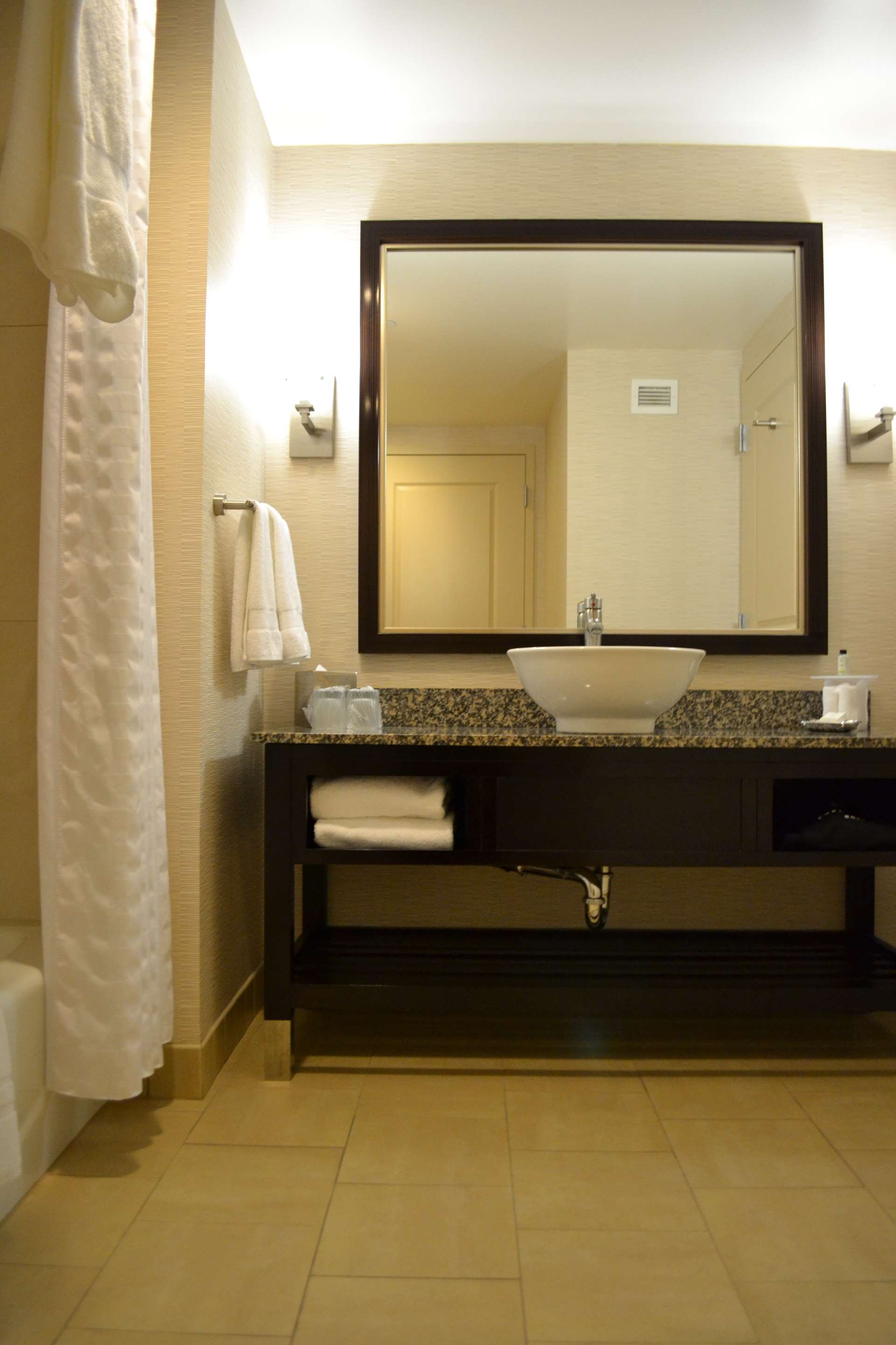 Guest room bath