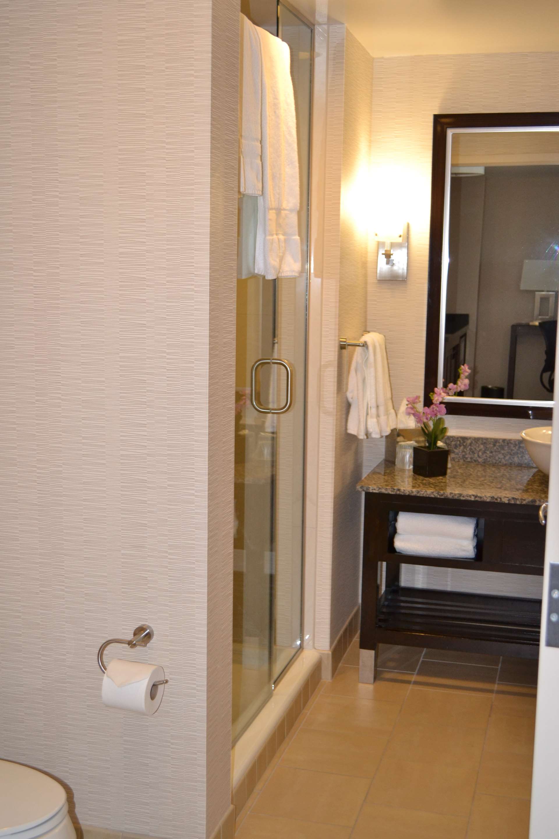 Guest room bath