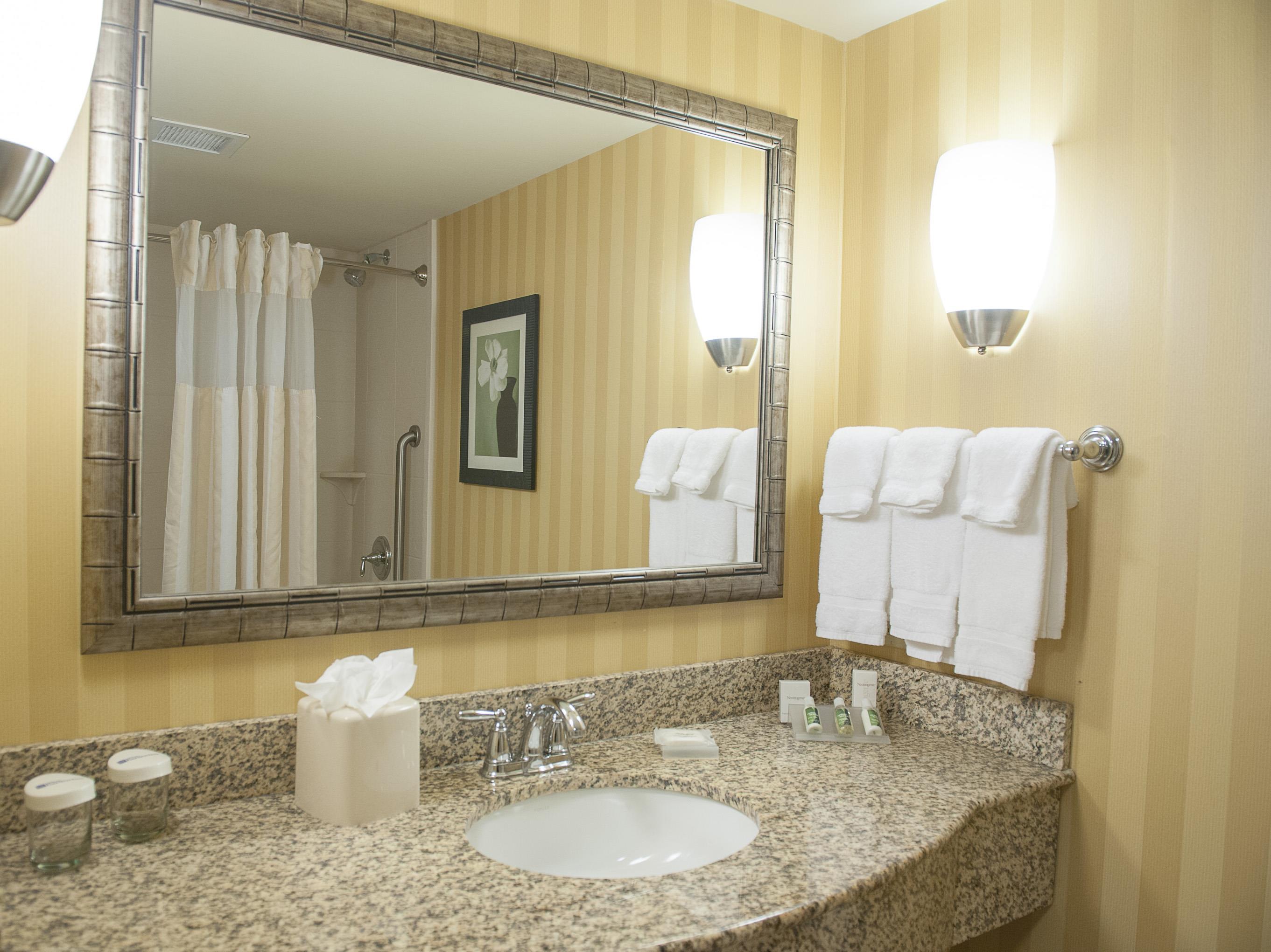 Guest room bath