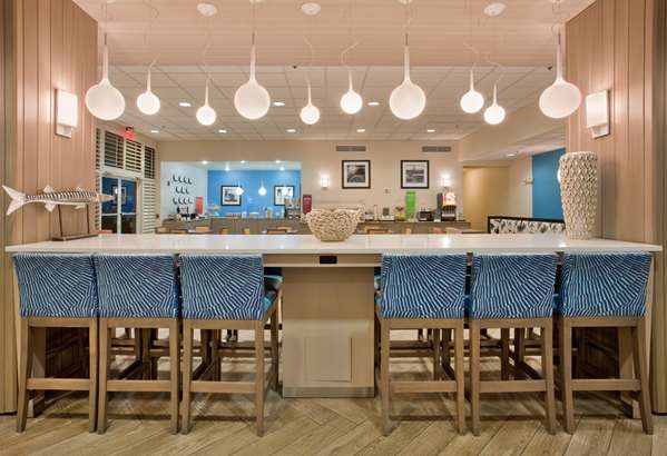Restaurant - Hampton Inn Pensacola Beach