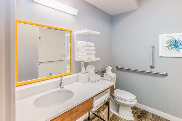  - Hampton Inn Pensacola Beach