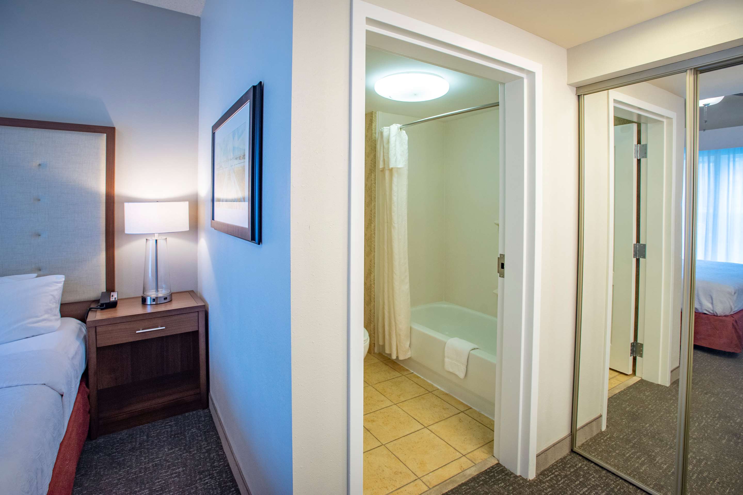 Guest room bath