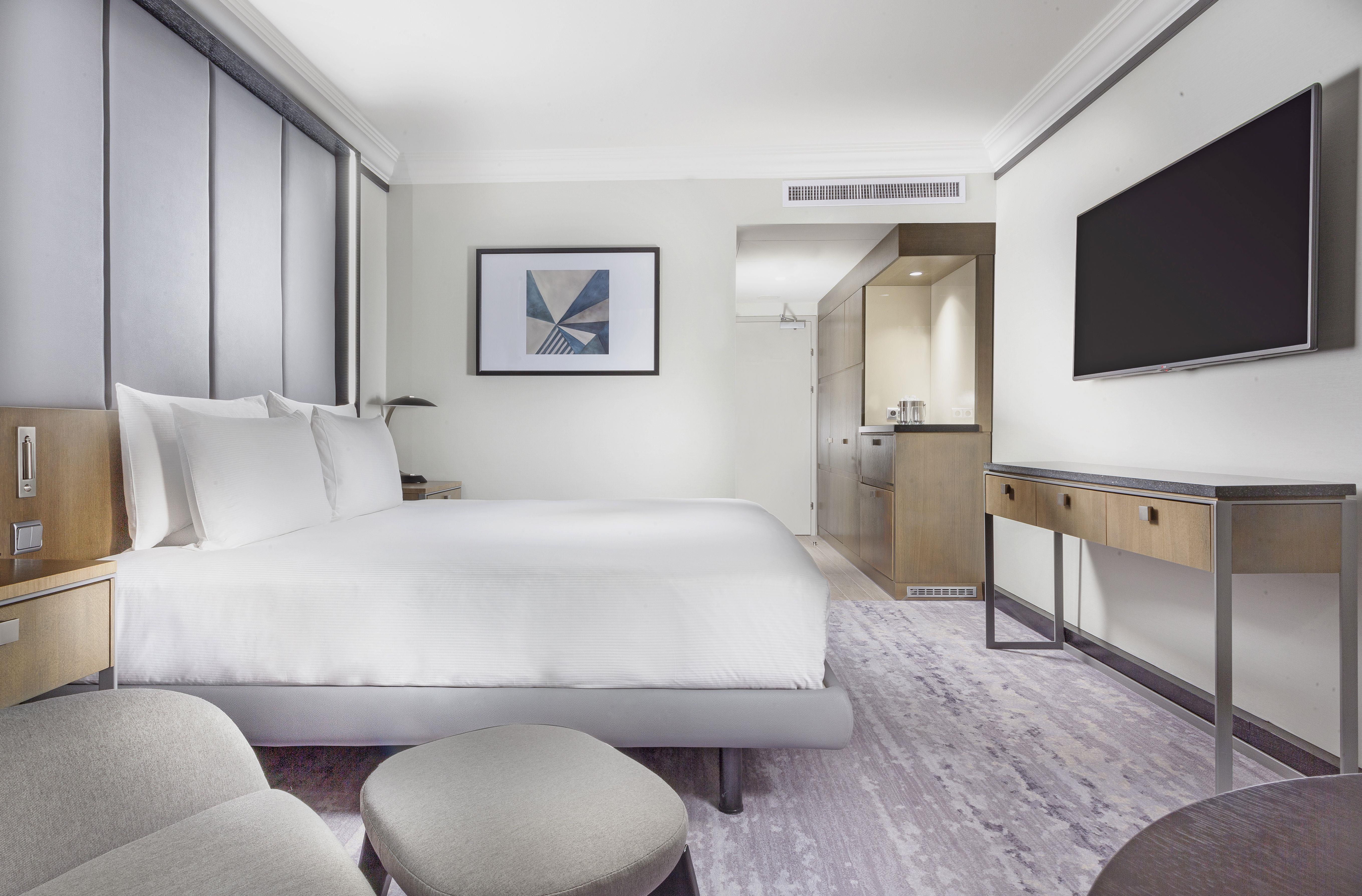 Hilton Prague Room Type - KING DELUXE ROOM