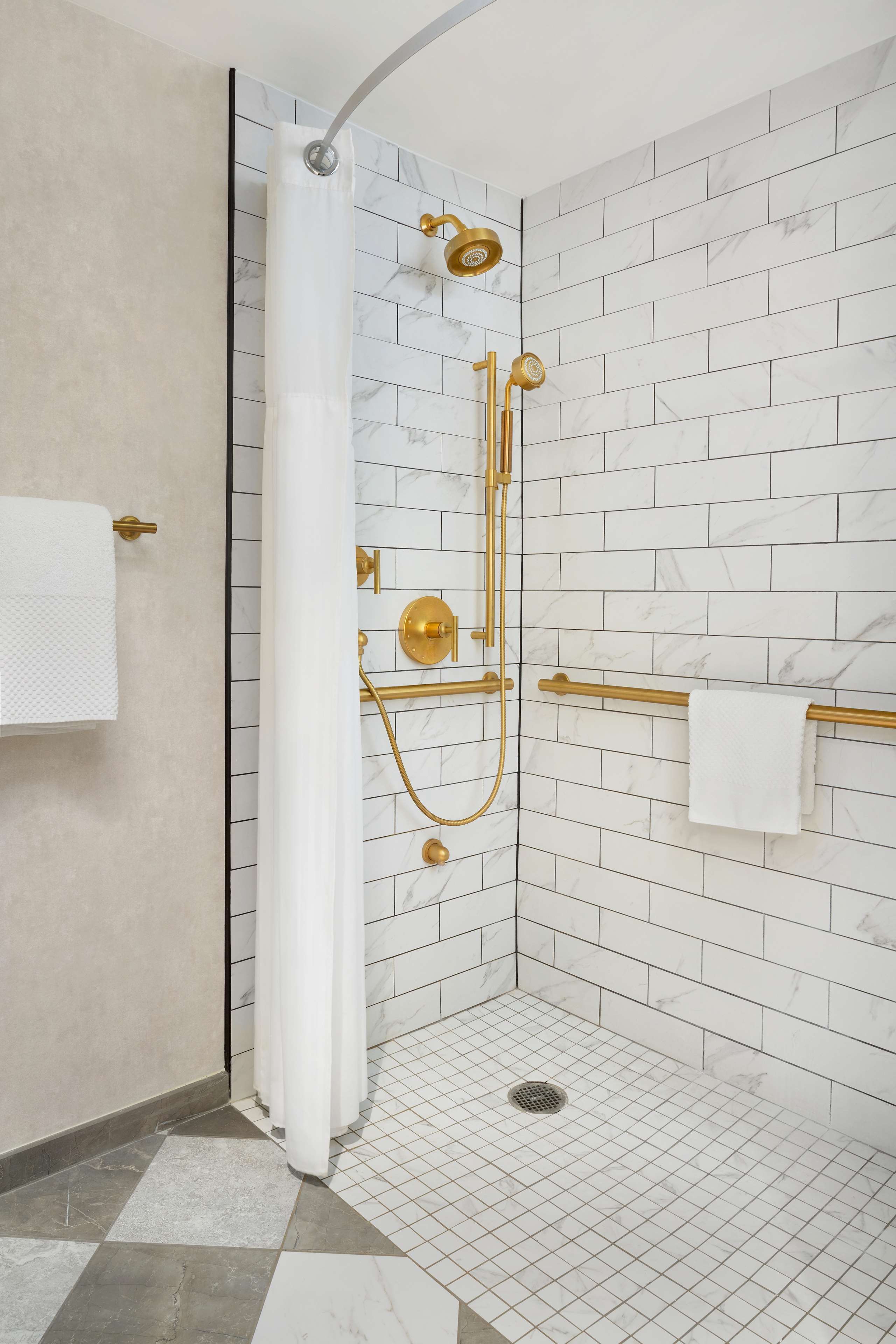 Hilton Pearl River Room Type - 1 KING MOB ACC W  TUB