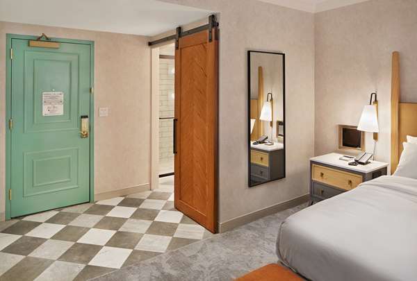  - Hilton Hotel Pearl River