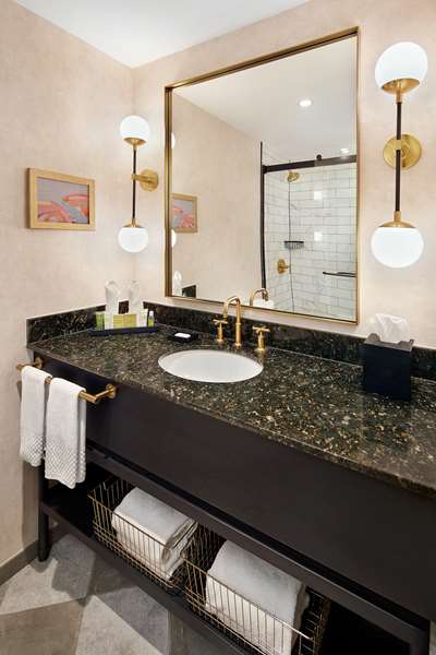  - Hilton Hotel Pearl River