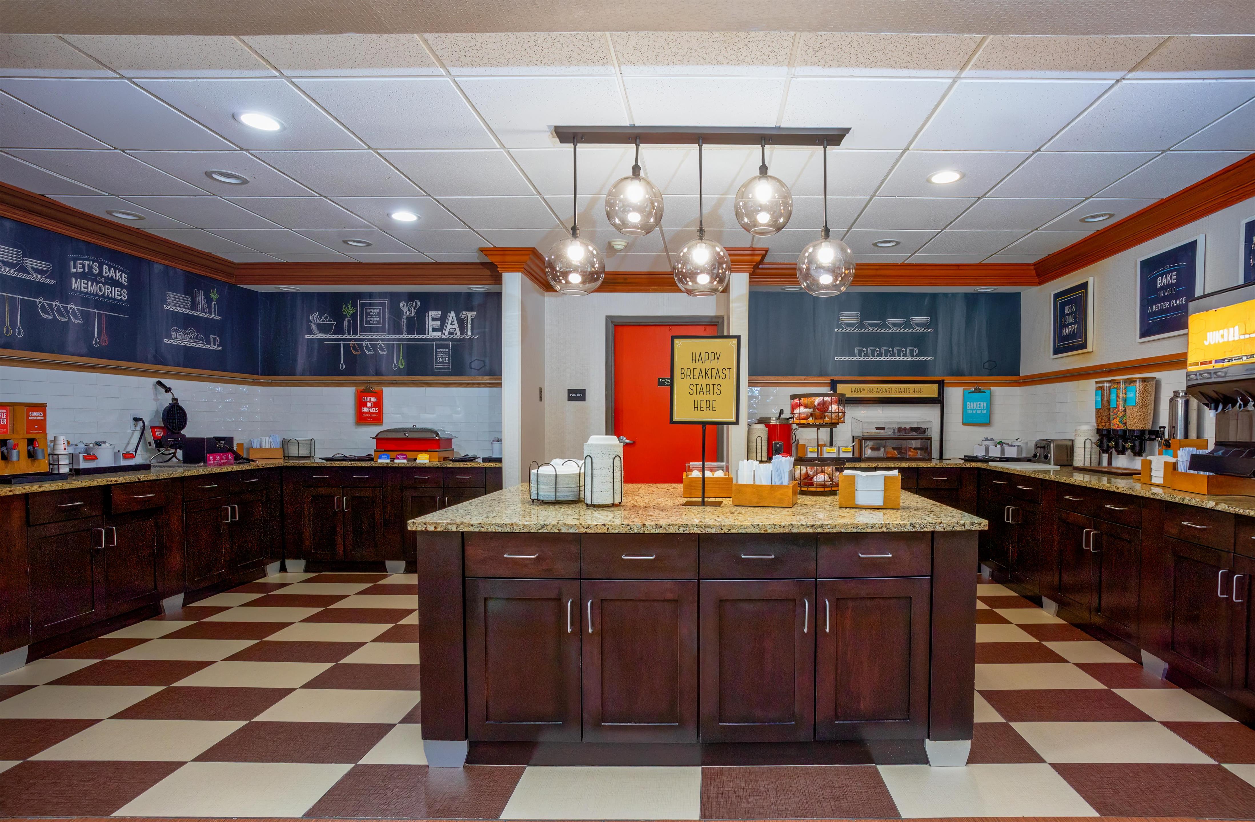 Breakfast Area | Hampton Inn & Suites Port St. Lucie, West