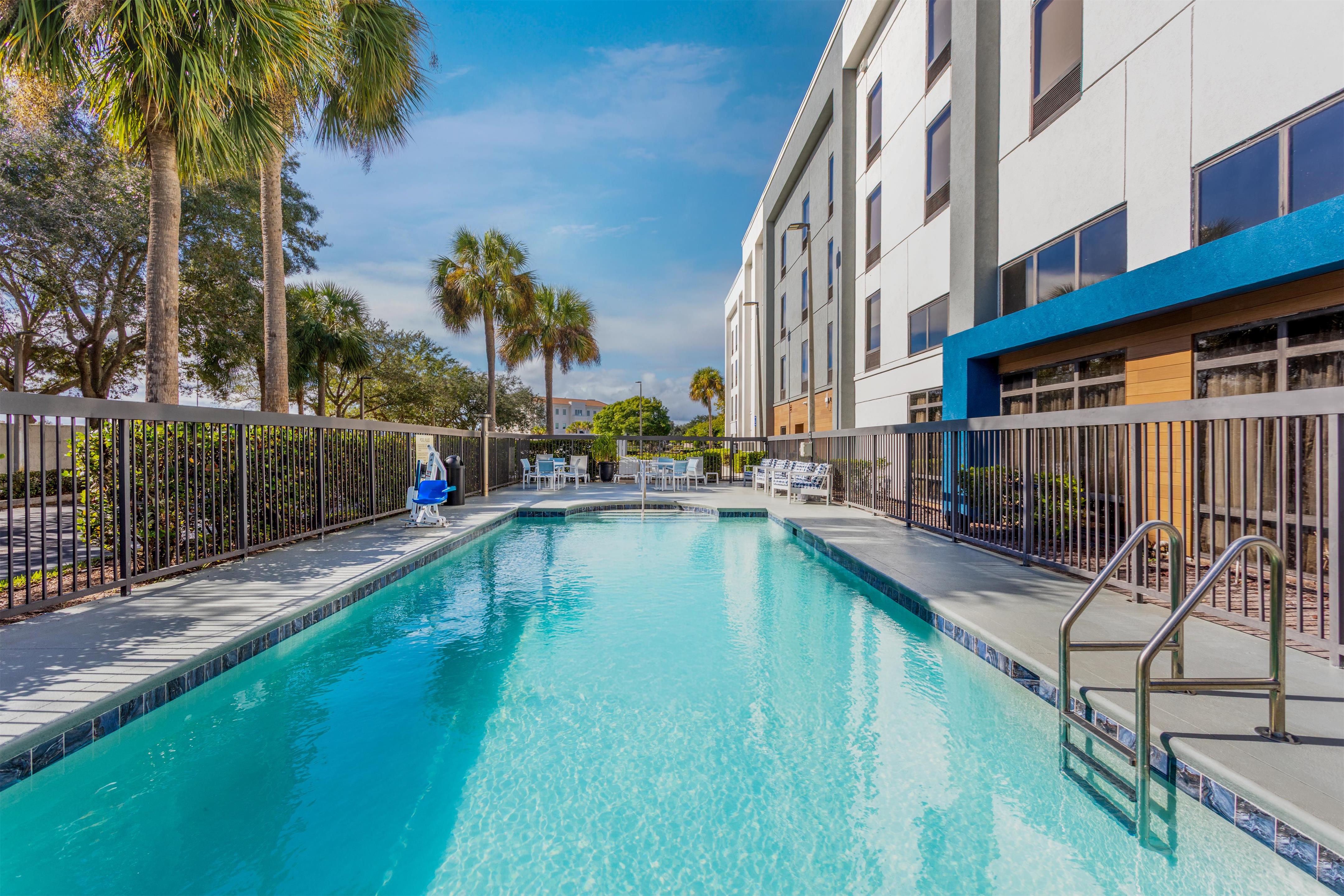 Pool | Hampton Inn & Suites Port St. Lucie, West