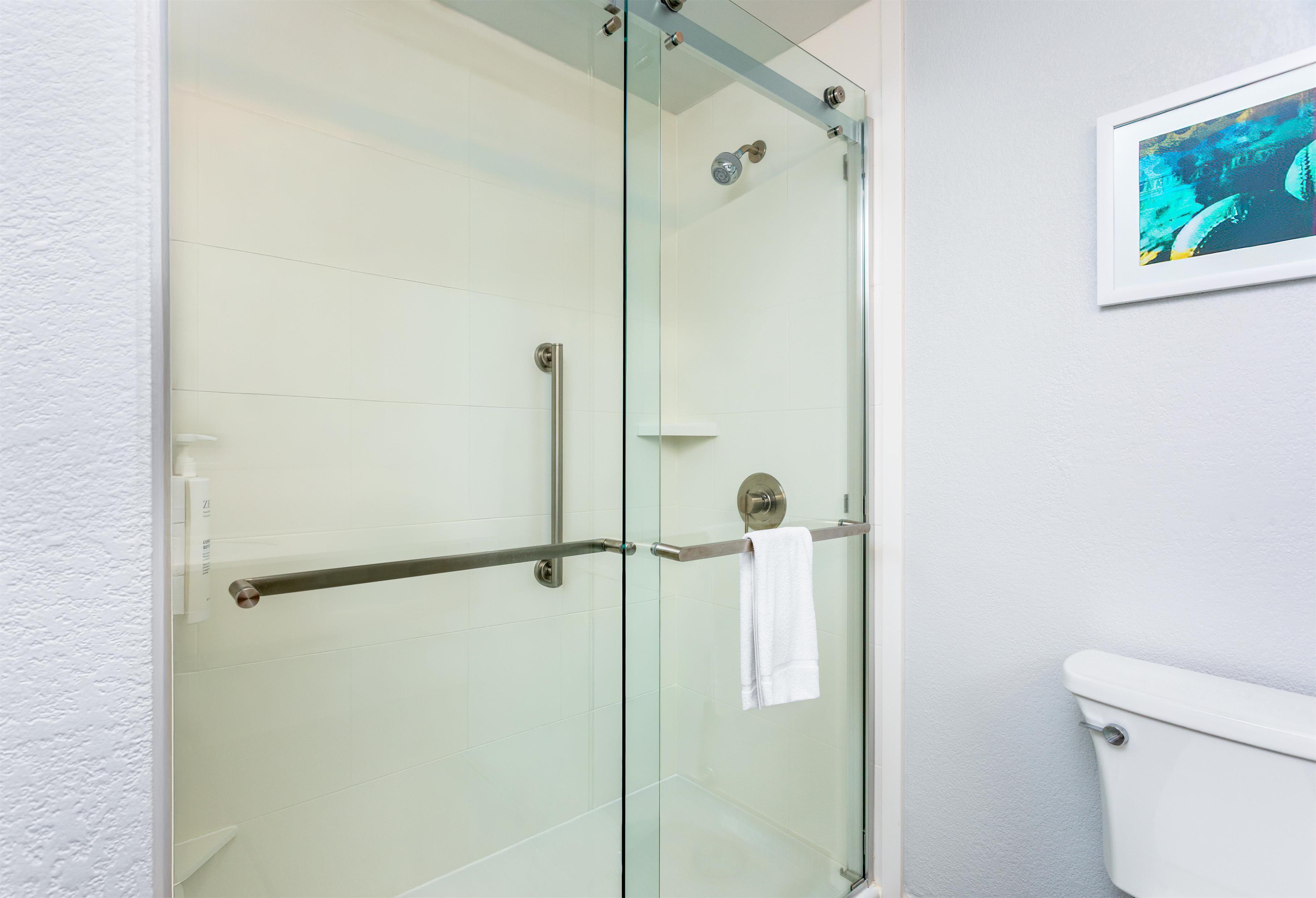 Guest room bath