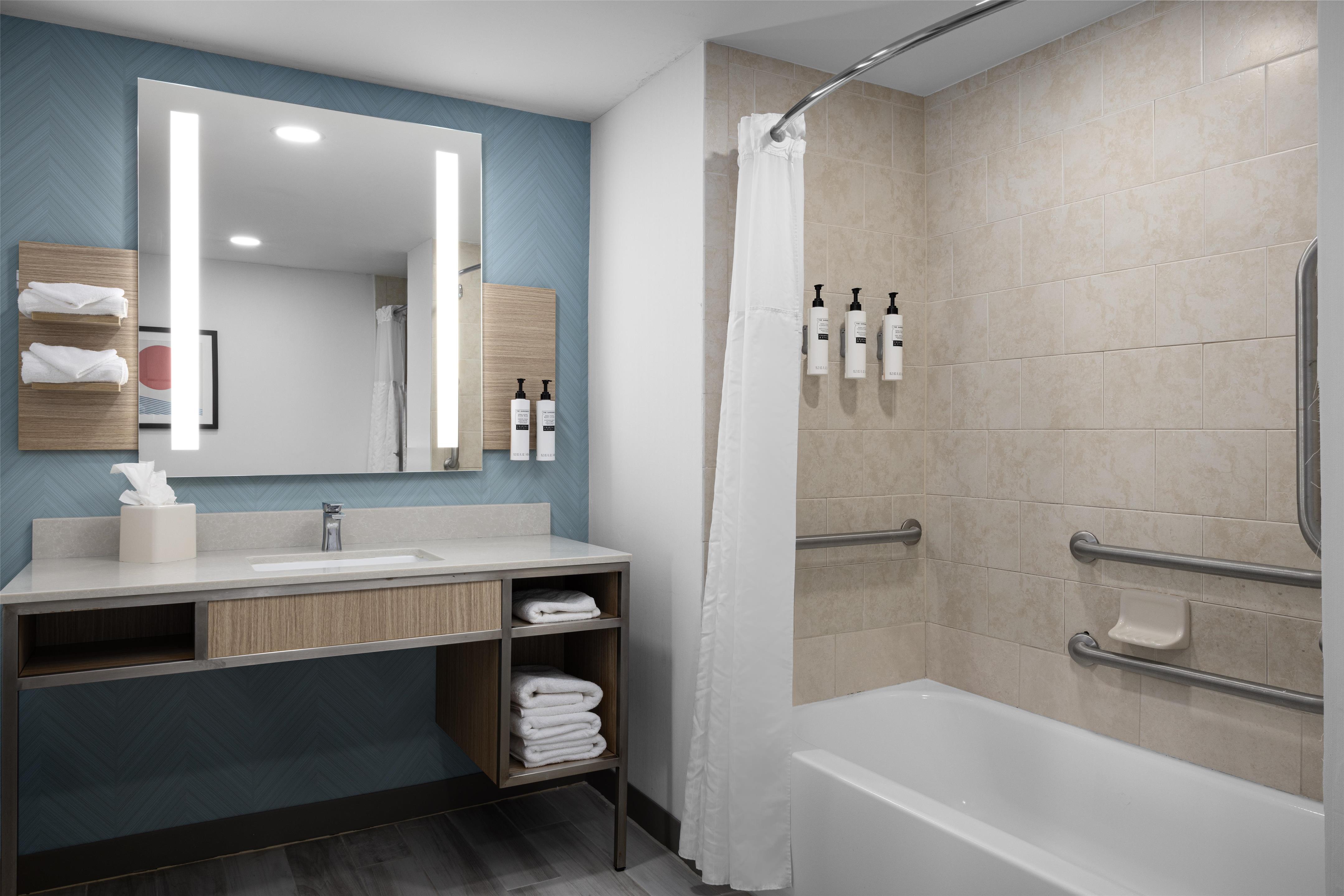 Guest room bath