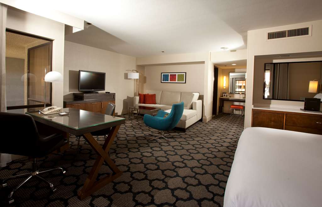 Hilton Palm Springs Resort - Tap to explore photos