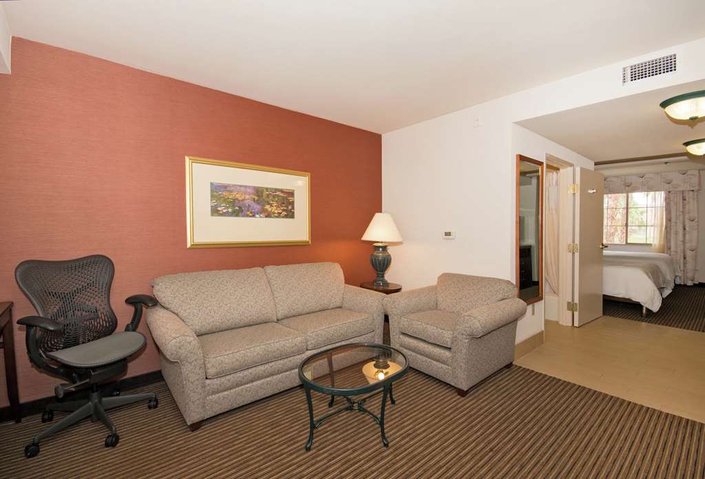 Hilton Garden Inn Palm Springs - Rancho Mirage - Tap to explore photos