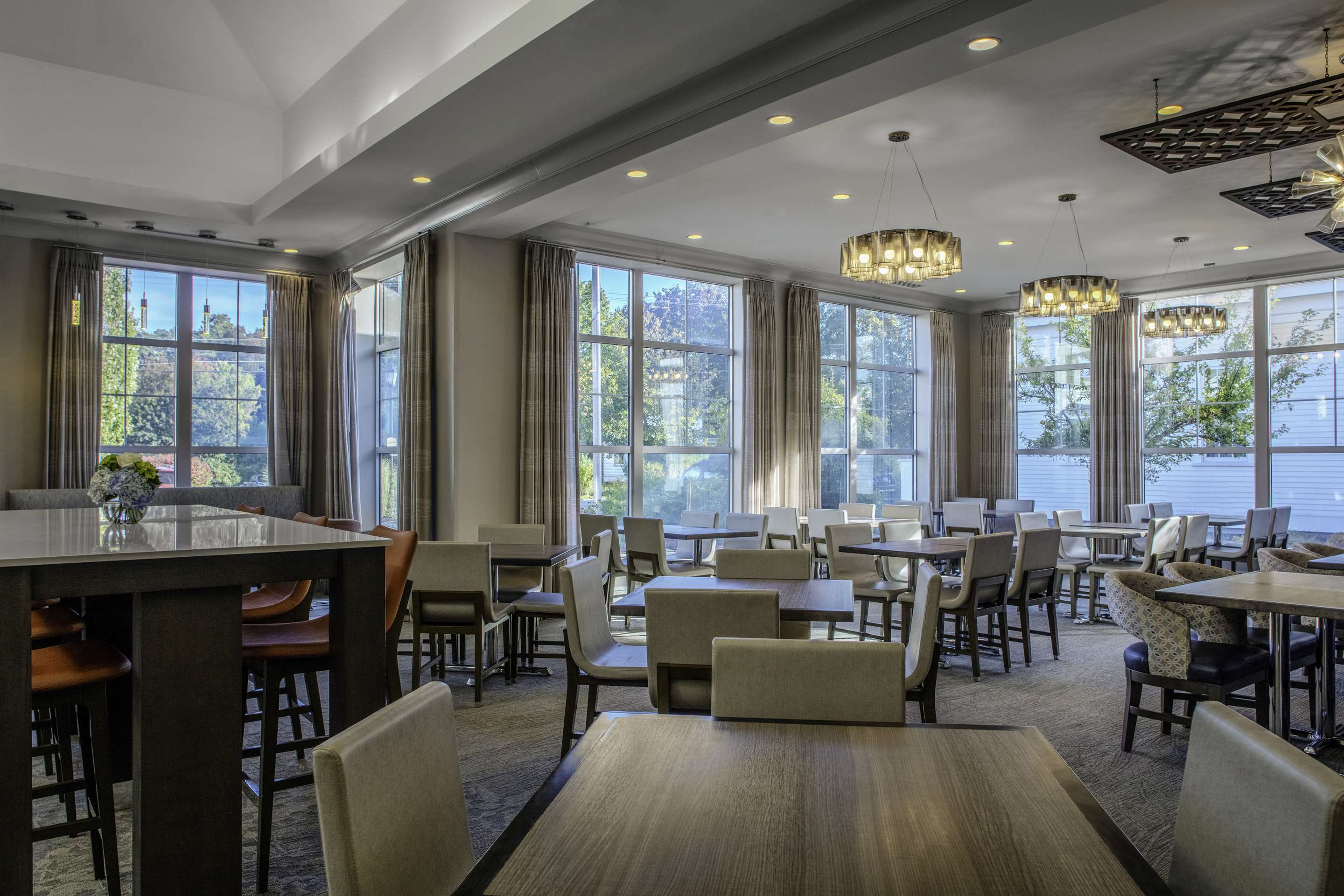 Restaurant | Hilton Garden Inn Freeport Downtown
