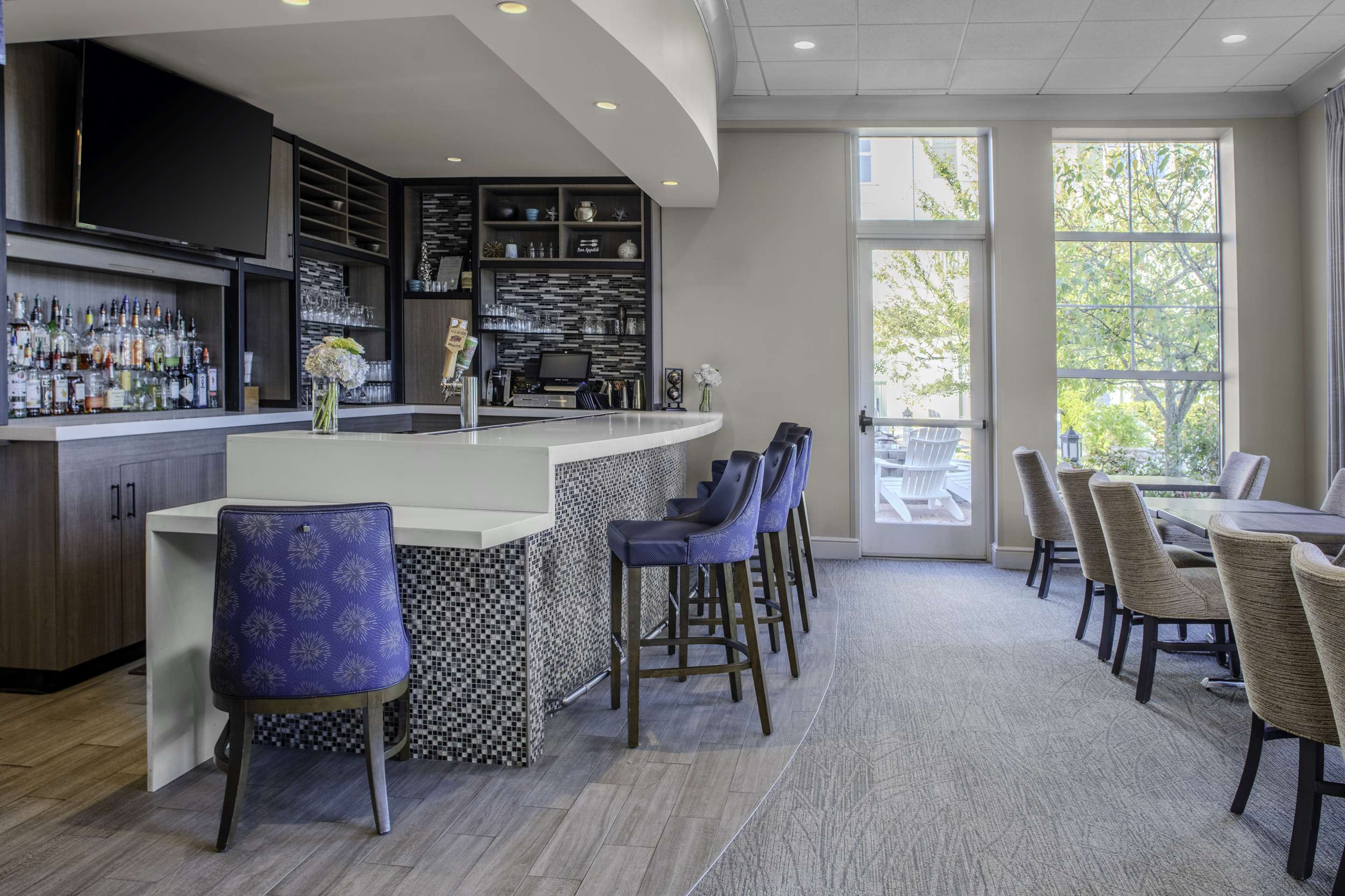 BarLounge | Hilton Garden Inn Freeport Downtown